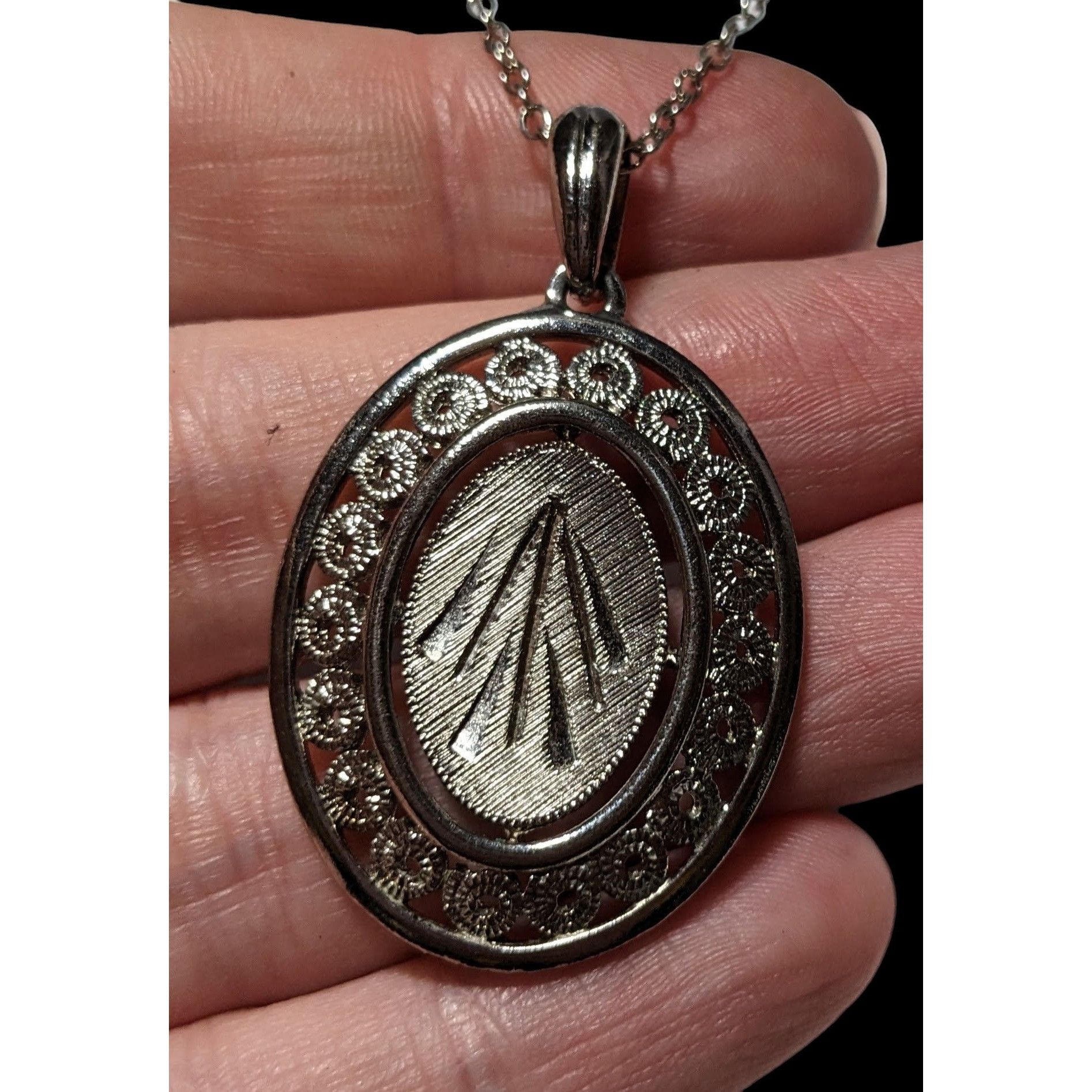 Other Engraved Retro Silver Oval Pendant Necklace Size ONE SIZE - 4 Thumbnail