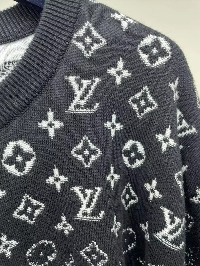 Louis Vuitton LOUIS VUITTON Black gradient logo knit sweater 2504-Nextarr Size US S / EU 44-46 / 1 - 4 Thumbnail