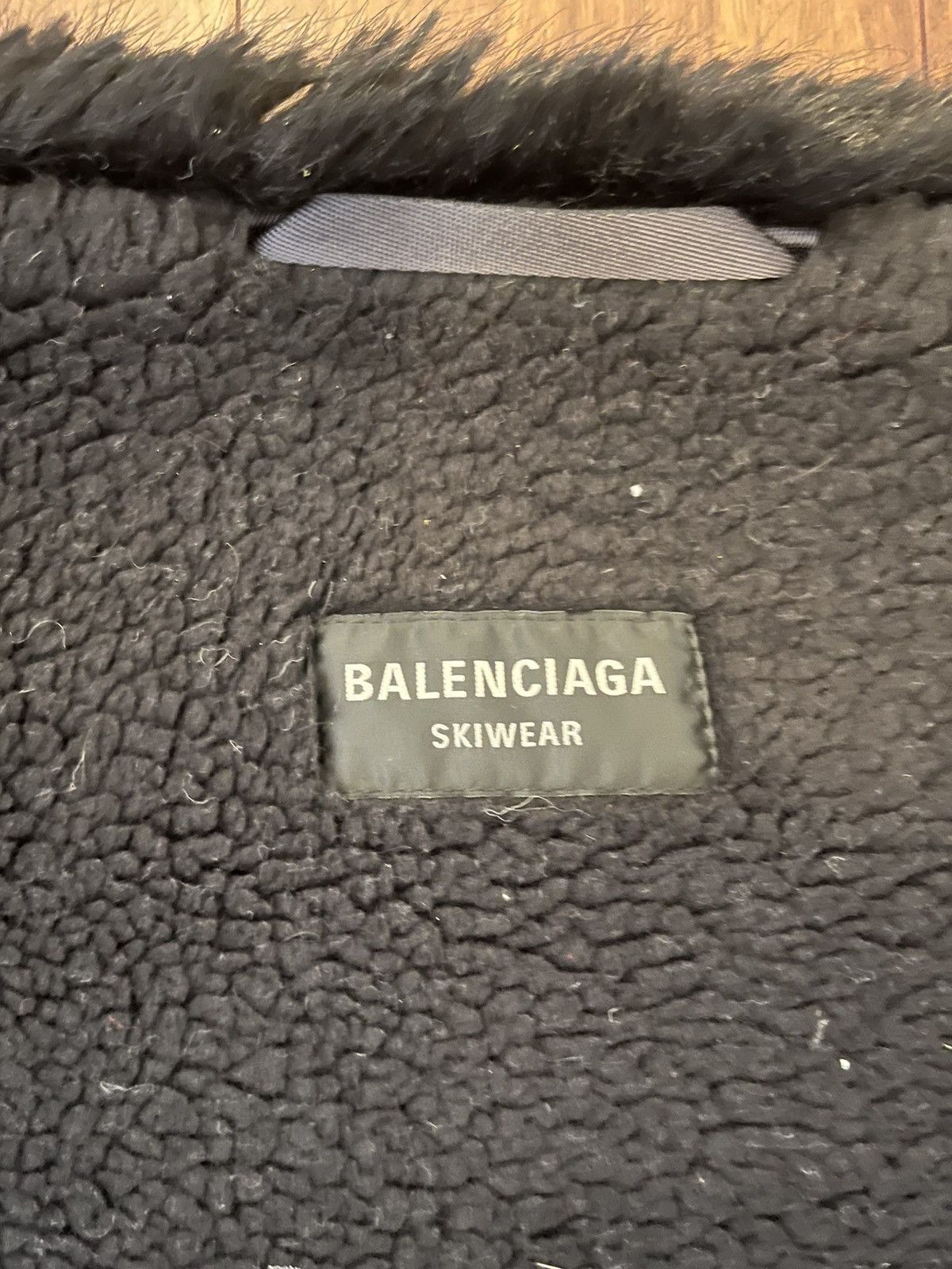 Balenciaga Balenciaga ski fur poncho blanket Size US XXL / EU 58 / 5 - 3 Thumbnail