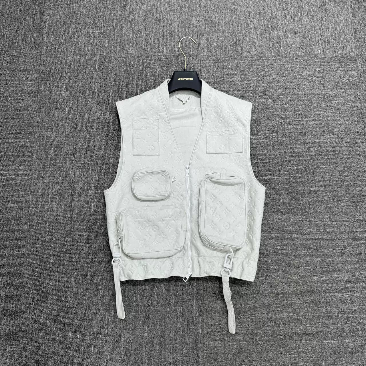 Louis Vuitton Louis Vuitton White Monogram Logo Vest Size US M / EU 48-50 / 2 - 1 Thumbnail