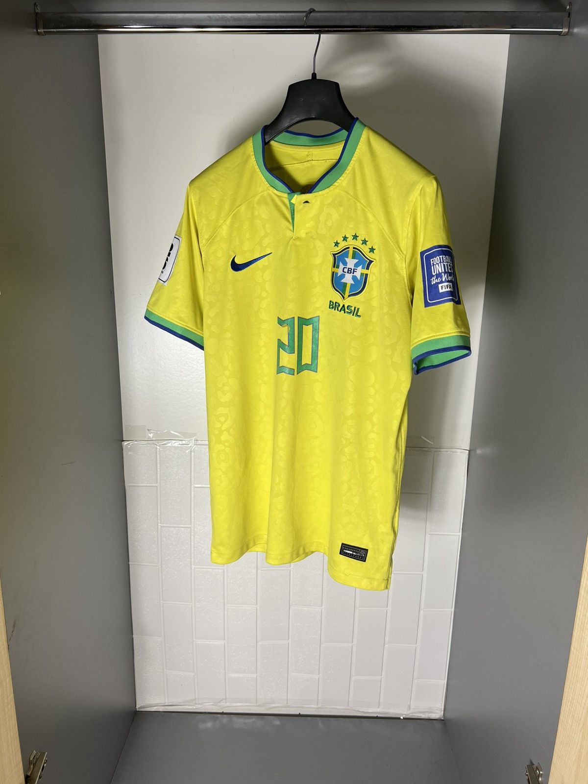 Vintage VERY RARE NIKE BRAZIL SOCCER JERSEY RETRO BLOKECORE Y2K 90s Size US M / EU 48-50 / 2 - 3 Thumbnail