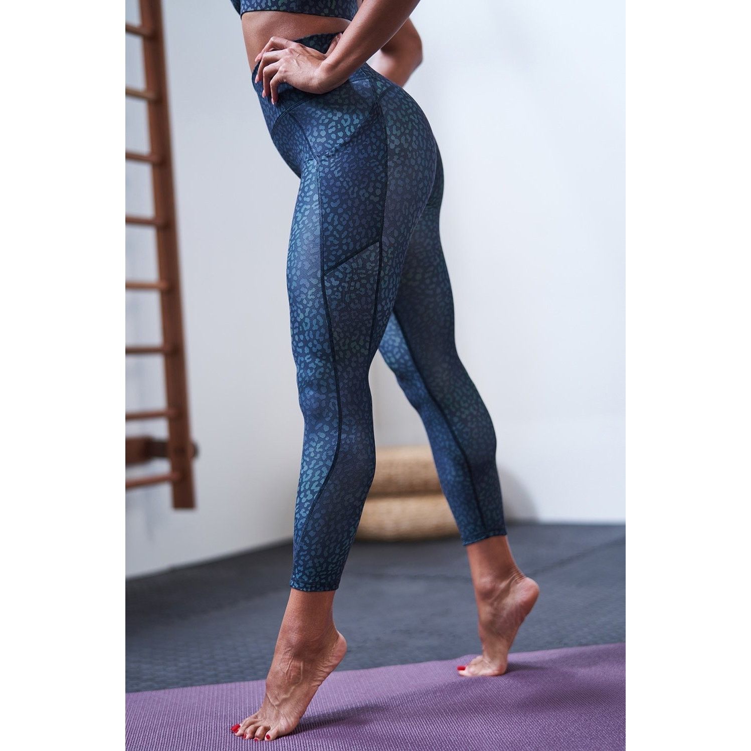 Fabletics Oasis PureLuxe Fabletics High-Waisted Legging Size S Size 28" / US 6 / IT 42 - 1 Thumbnail