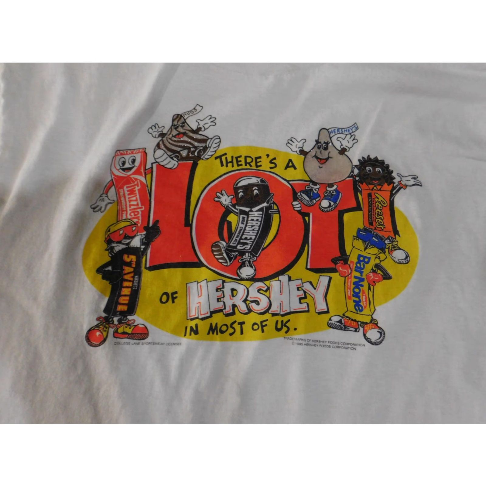 Vintage VINTAGE Hershey Shirt Mens Large White Graphic Print 90s Candy Bar Reese's Twizzlers Hershey's Kiss 5th Avenue Bar None 1995 College Lane T-Shirt Mens Size US L / EU 52-54 / 3 - 6 Thumbnail