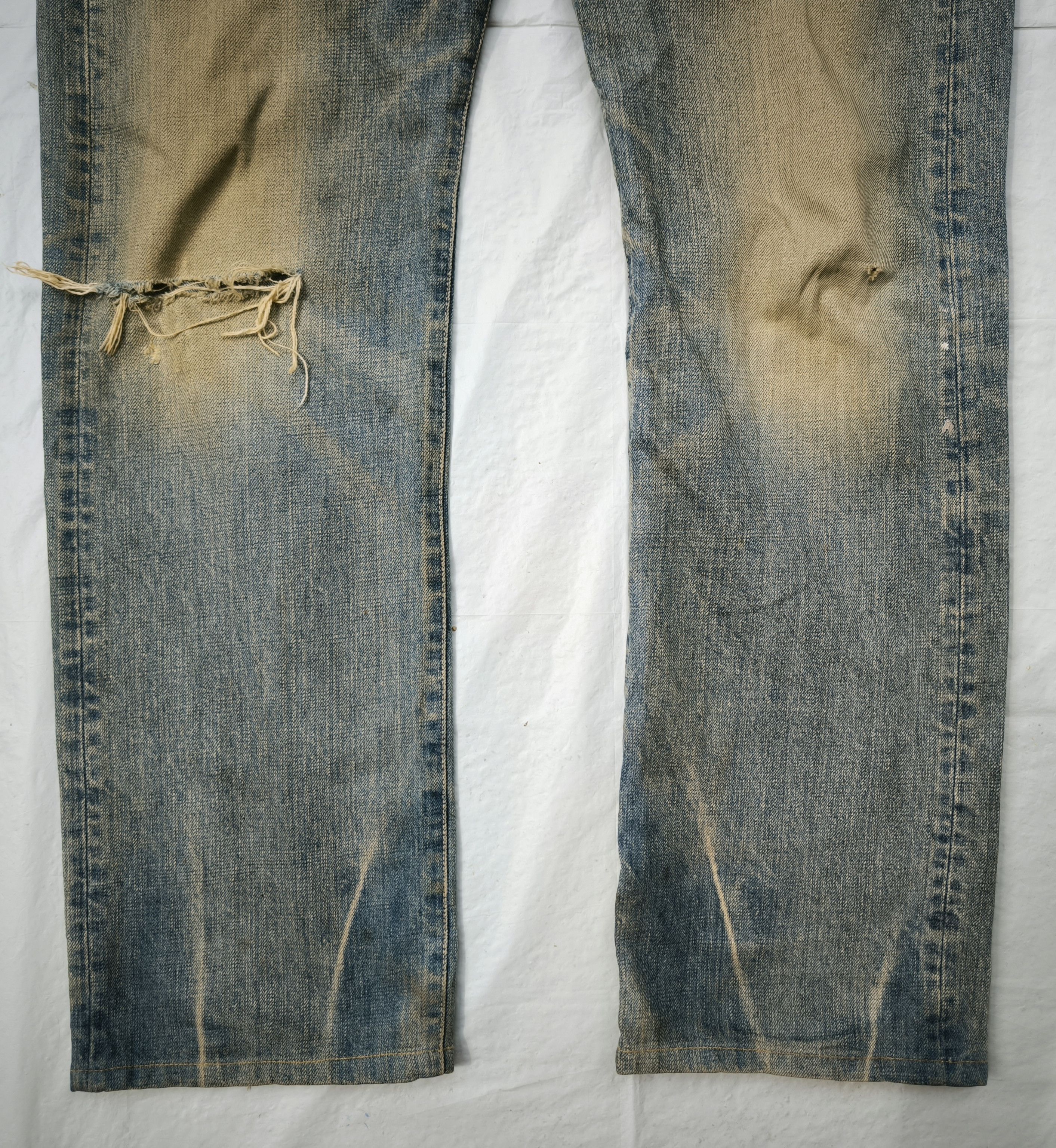 Spellbound SPELLBOUND distressed homeless relaxed jeans Size US 33 - 4 Thumbnail