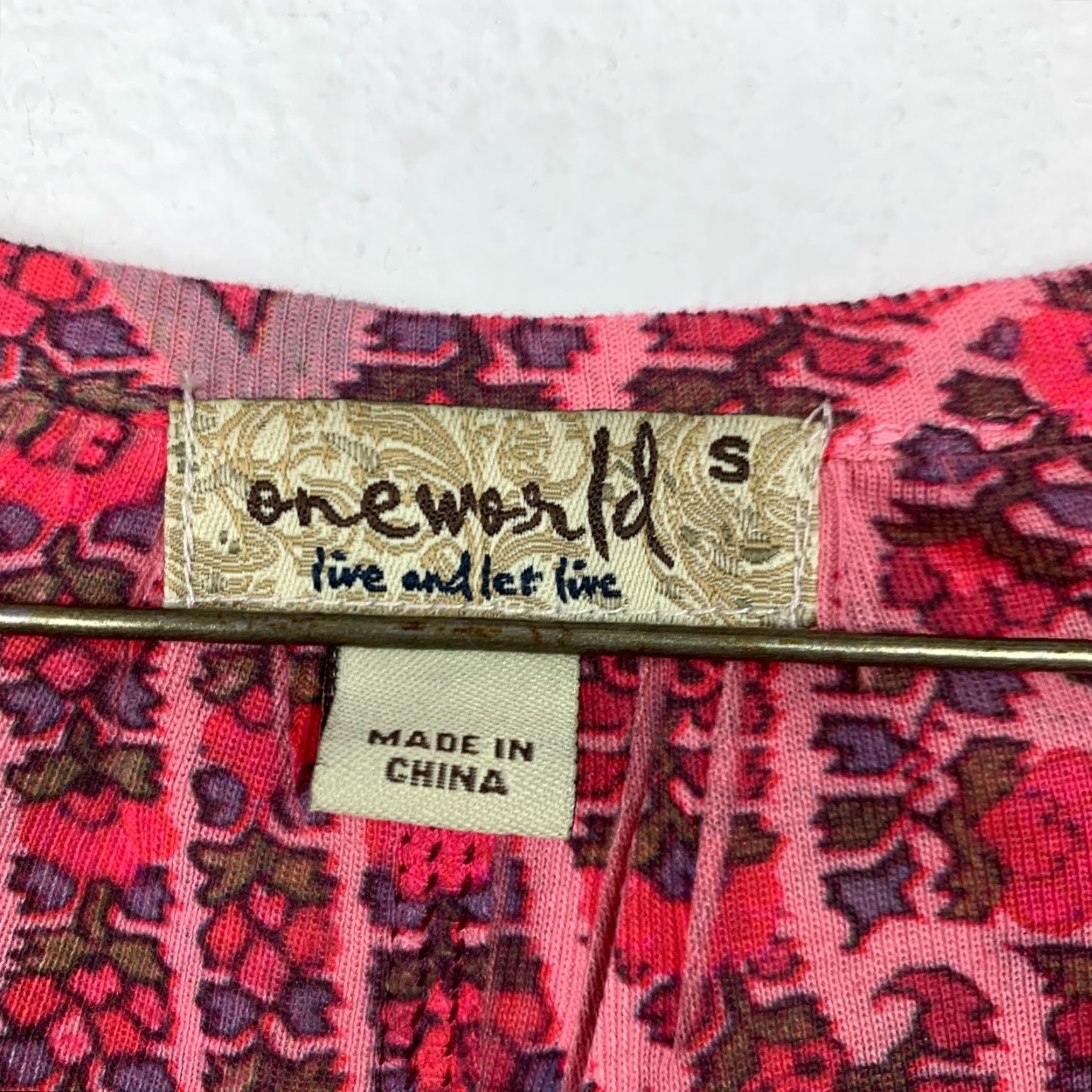 Vintage Oneworld One World Live & Let Live Bell Sleeve Pink Artsy Short Sleeve Shirt Top Small Womens Blouse Paisley 100% Polyester Size S / US 4 / IT 40 - 4 Thumbnail