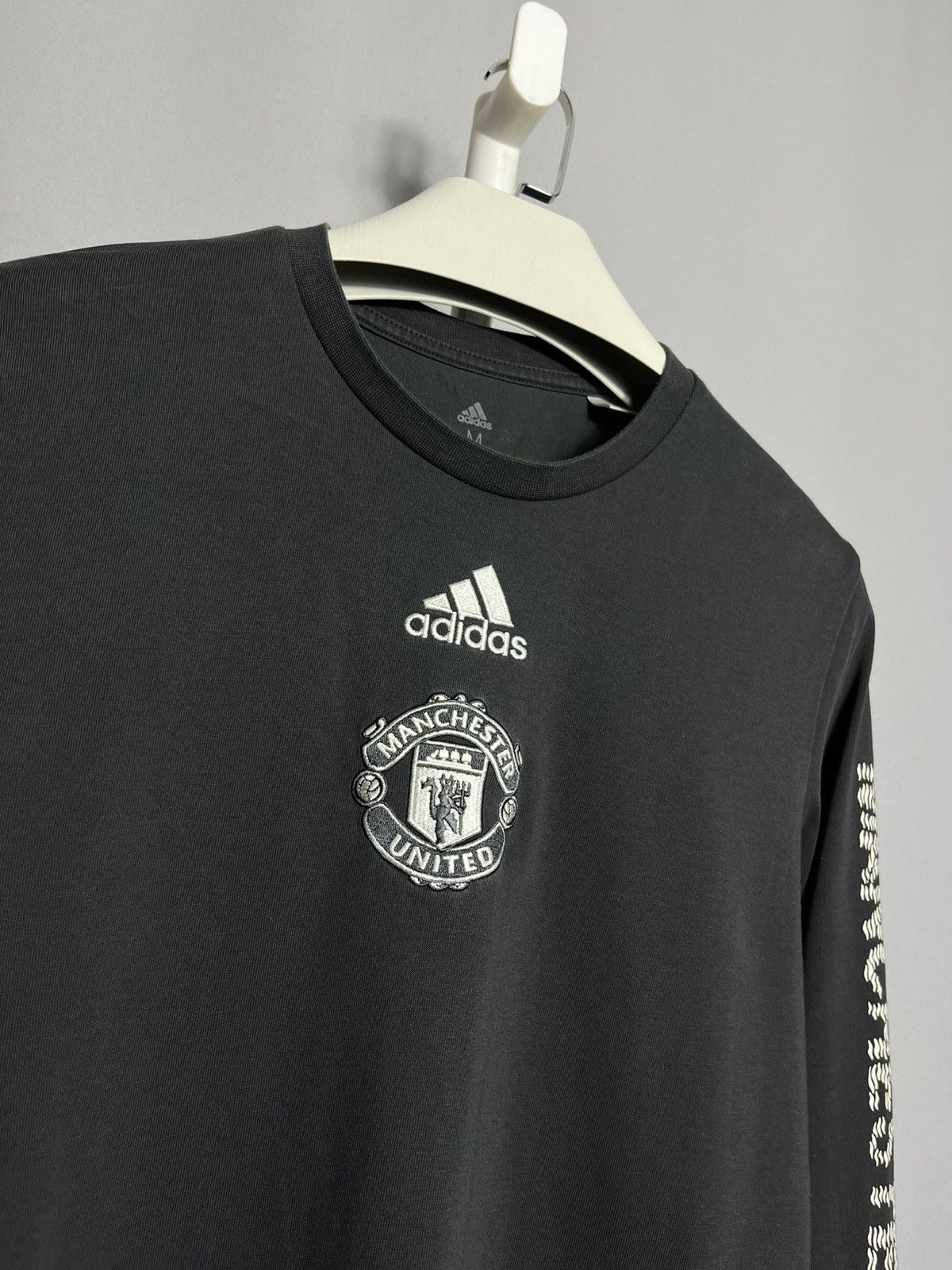 Adidas Adidas Manchester United Long Sleeve FR3856 Soccer T-shirt Size US M / EU 48-50 / 2 - 3 Thumbnail
