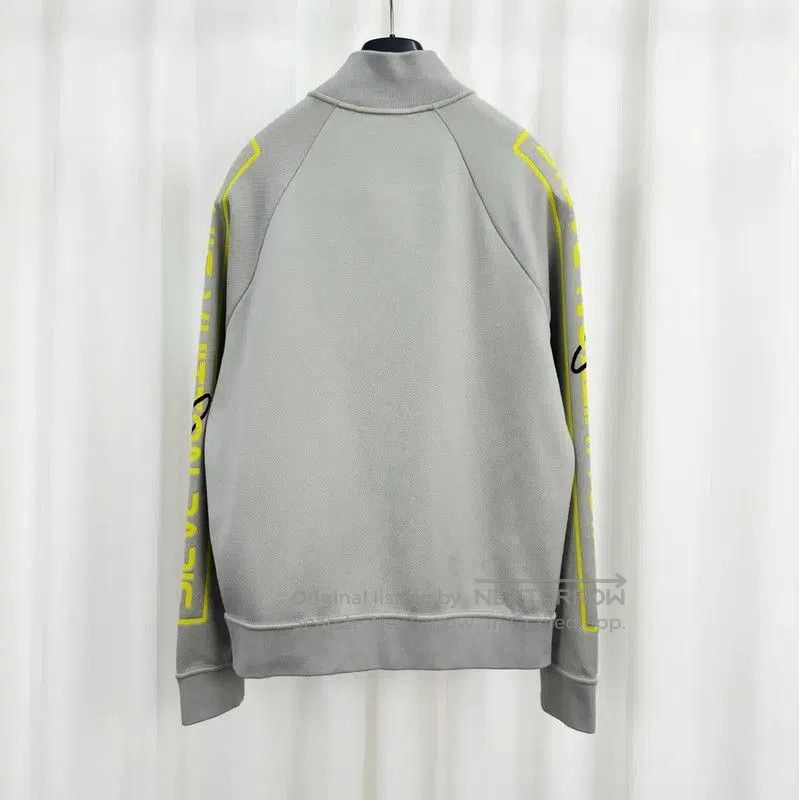 Louis Vuitton Louis Vuitton Gray Logo Print Men's Long Sleeve Sweatshirt Size US M / EU 48-50 / 2 - 2 Thumbnail