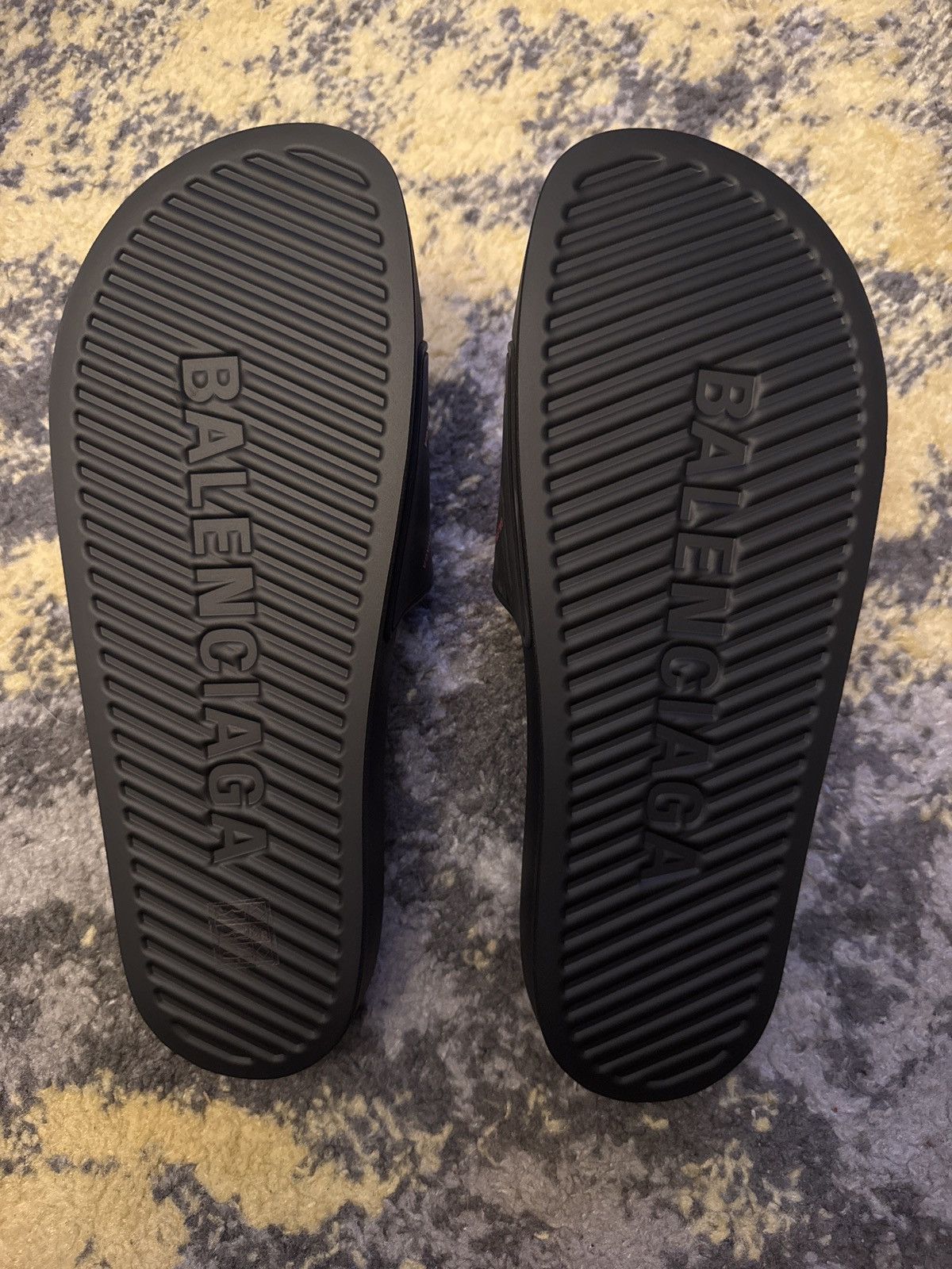 Balenciaga Balenciaga pool slides/sandals sz 11 Size US 11 / EU 44 - 2 Thumbnail