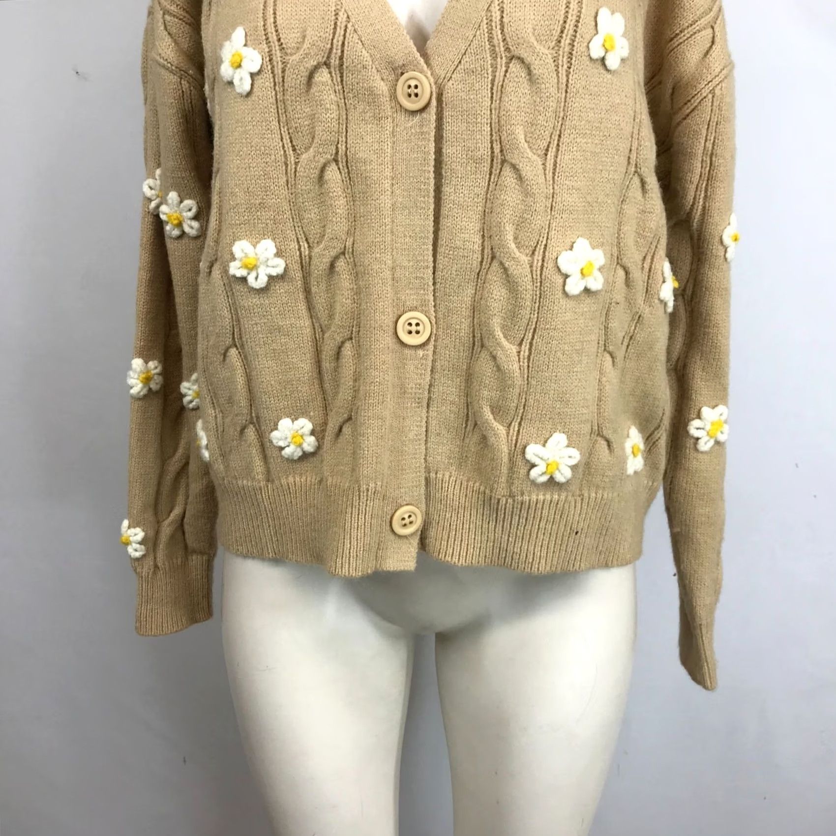 Vintage & MERCI Cardigan Women’s S Tan Long Sleeve Cable Knit V Neck Wool Blend/ Knit Size S / US 4 / IT 40 - 3 Thumbnail