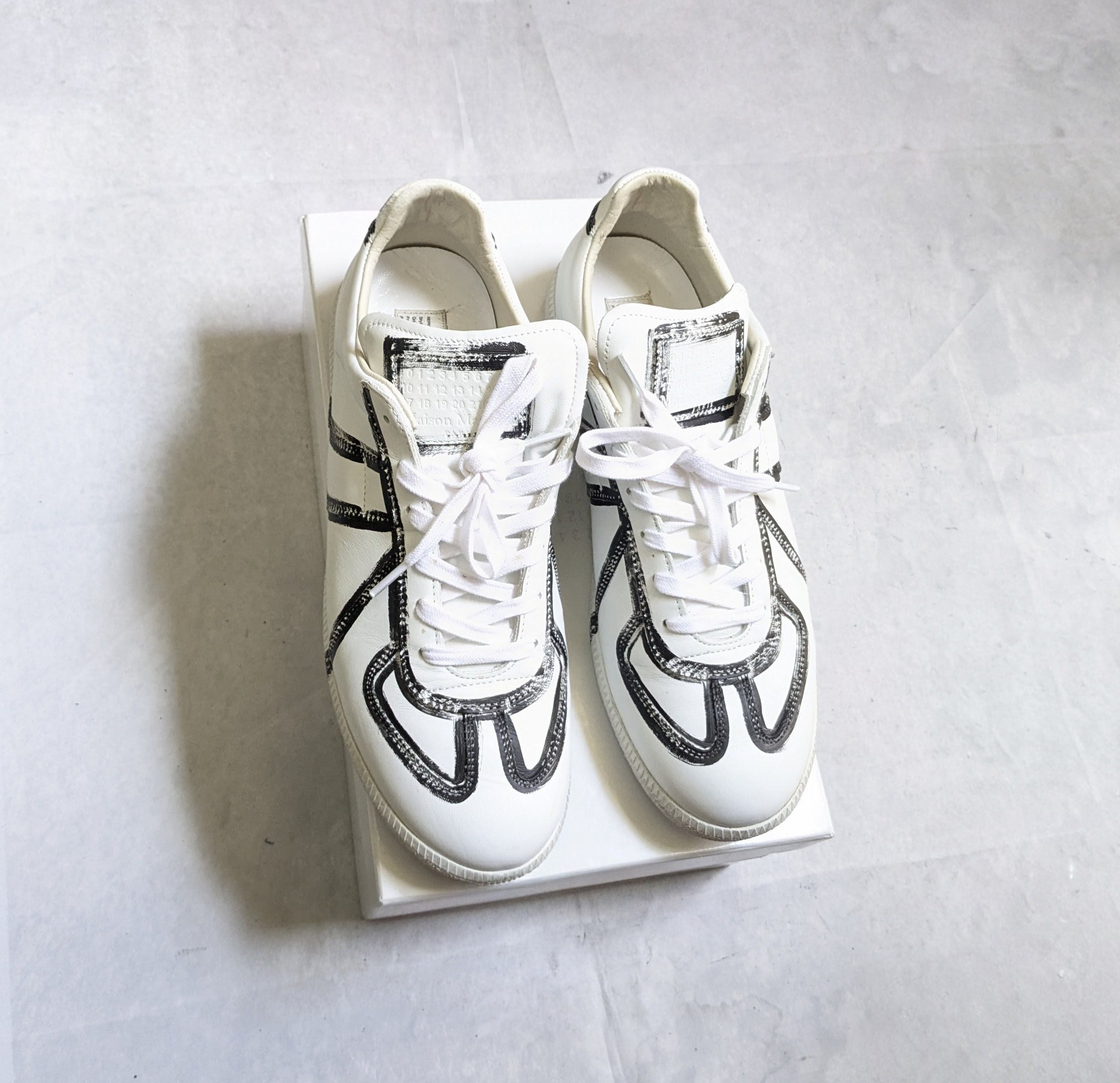 Maison Margiela Replica GAT White 11 44 Low Tops Black