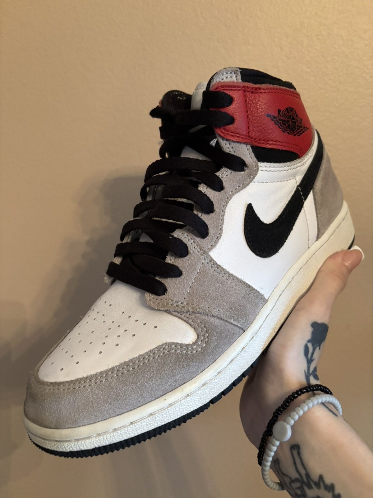 Jordan Brand Air Jordan 1 Retro High OG GS ‘Smoke Grey' Size US 5.5 / EU 38 - 1 Thumbnail