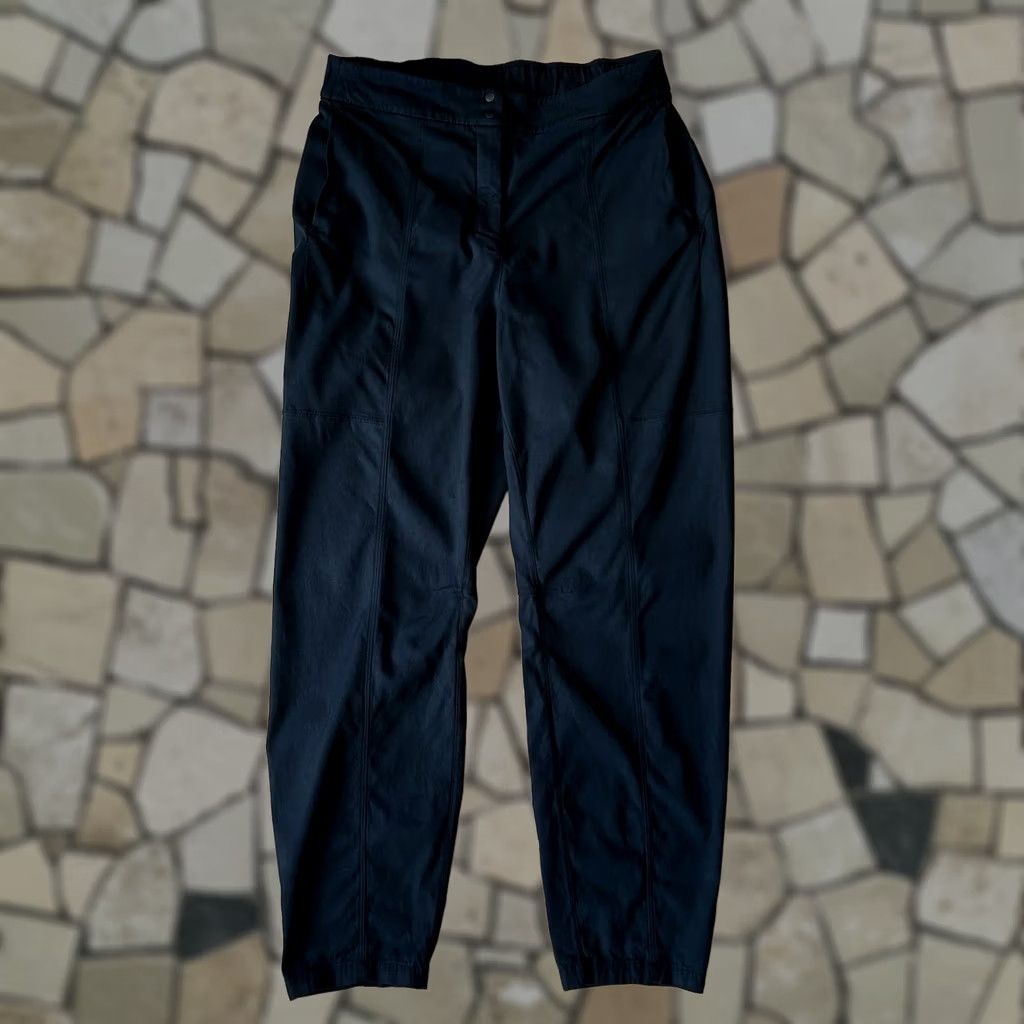Lululemon Lululemon Dynamic Days Pant Black 26” Inseam Women 8 Tapered Leg City Urban Athleisure Casual Size 30" / US 8 / IT 44 - 1 Thumbnail