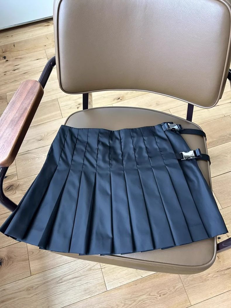 Prada Prada Black nylon pleated skirt 2501-Nextarrow Size 26" / US 2 / IT 38 - 1 Thumbnail