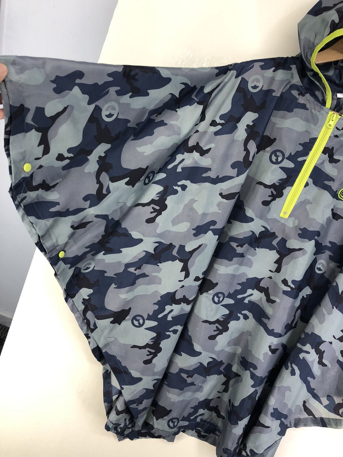 Japanese Brand Outdoor Camo Poncho Raincoat Size US M / EU 48-50 / 2 - 3 Thumbnail