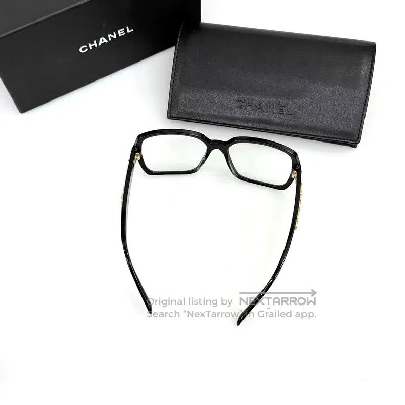 Chanel Chanel Black and gold letters, flat glasses Size ONE SIZE - 4 Thumbnail