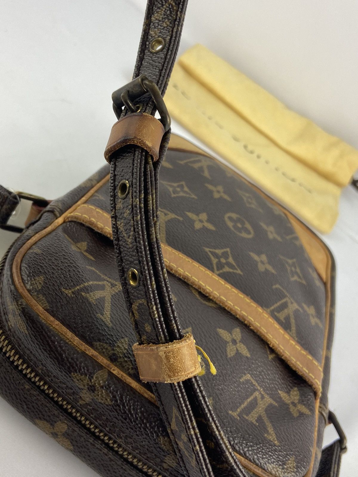 Louis Vuitton Aithentic Louis Vuitton monogram Danube crossbody Size ONE SIZE - 15 Thumbnail