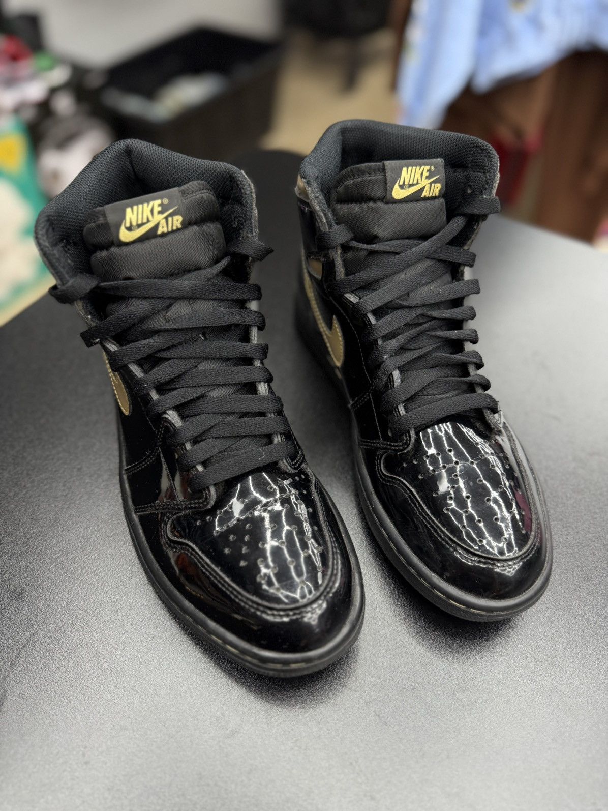 Jordan Brand × Nike Jordan 1 High Black Metallic Size 9.5 (2020) Size US 9.5 / EU 42-43 - 5 Thumbnail