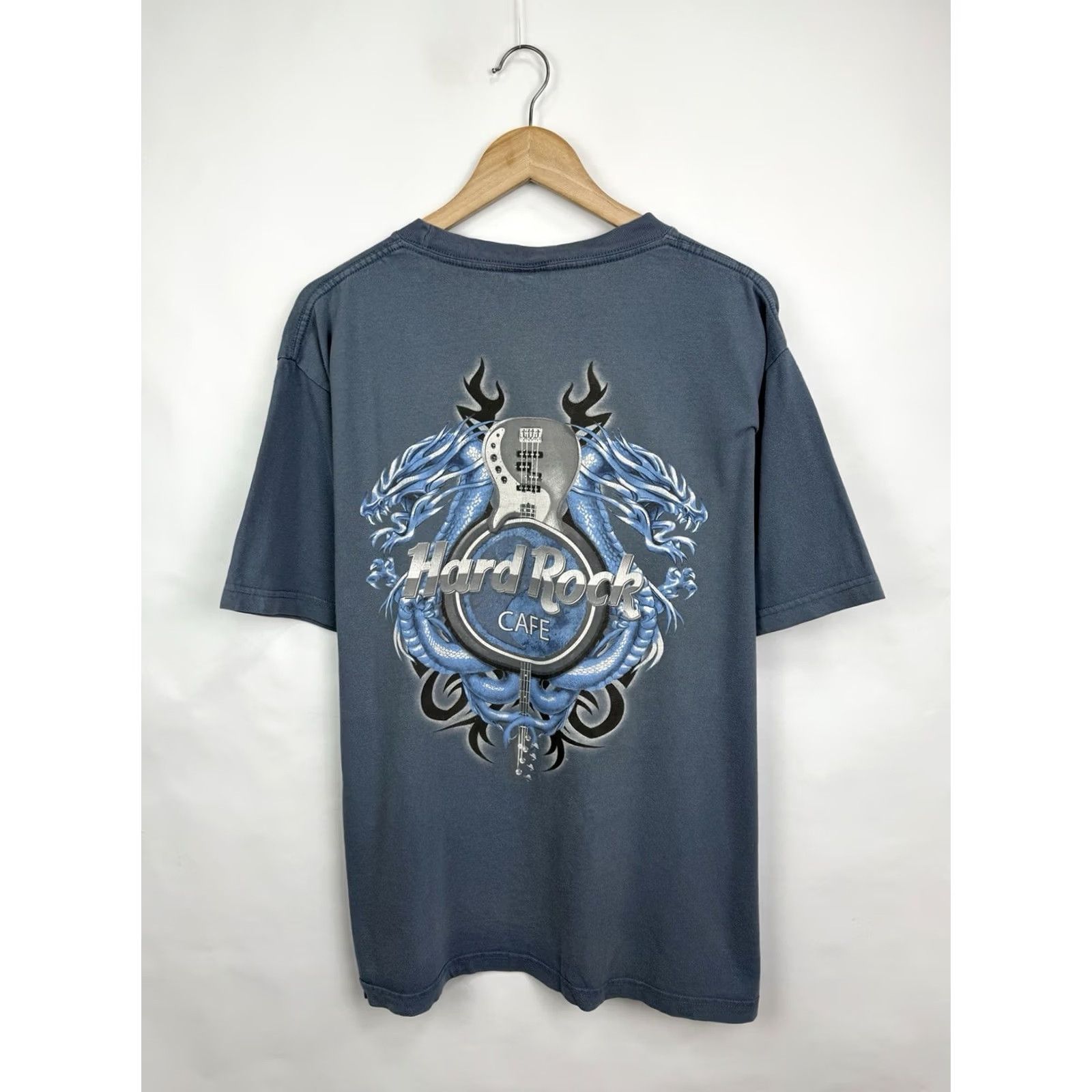 Hard Rock Cafe VINTAGE 90s Hard Rock Cafe Barcelona Spain T-Shirt Dragon Size L Mens Blue Size US L / EU 52-54 / 3 - 3 Thumbnail