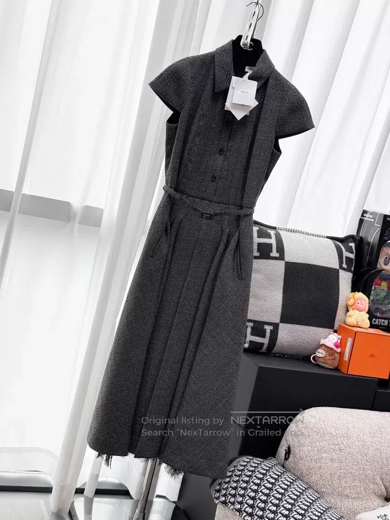 Dior Dior Puff sleeve pleated elegant large skirt dress dress s Size XS / US 0-2 / IT 36-38 - 1 Thumbnail