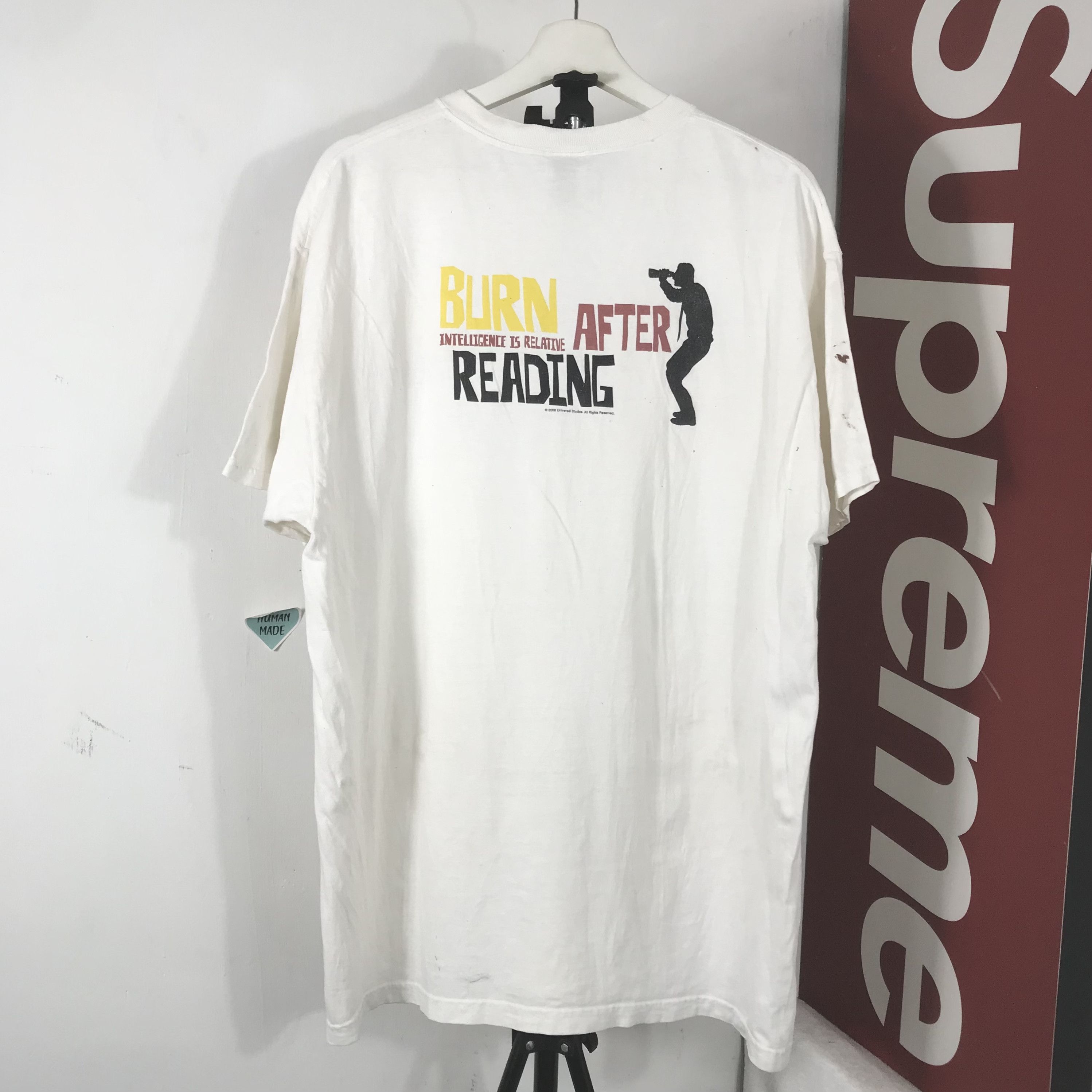 Vintage Vintage burn after reading Brad Pitt Movie Promo T-shirt L Size US XL / EU 56 / 4 - 1 Thumbnail