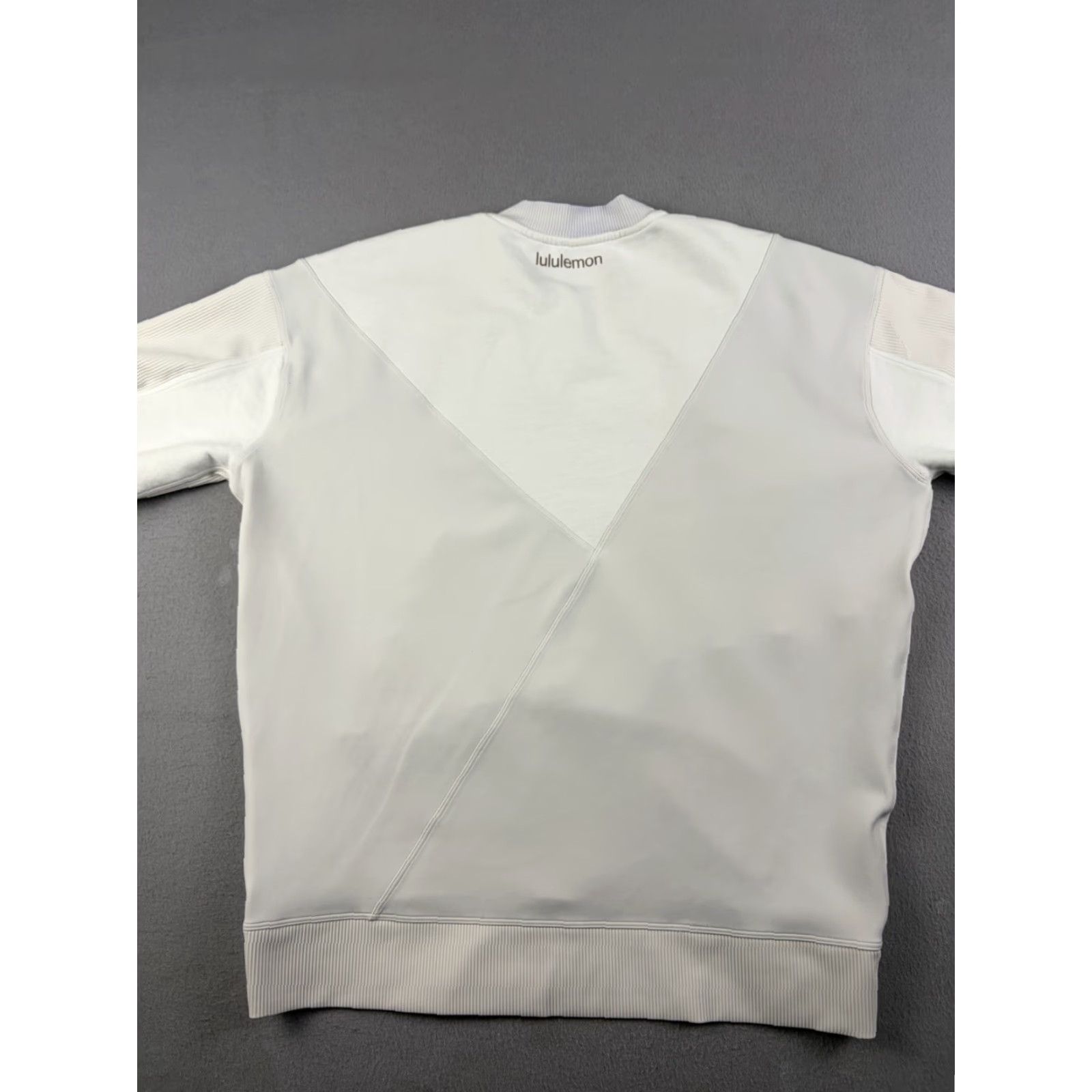 Lululemon Lululemon Sweatshirt Womens Large White Oversized Crewneck Pullover Activewear Logo Plush Crew Neck Shirt Women Mens? Wait. Size L / US 10 / IT 46 - 4 Thumbnail