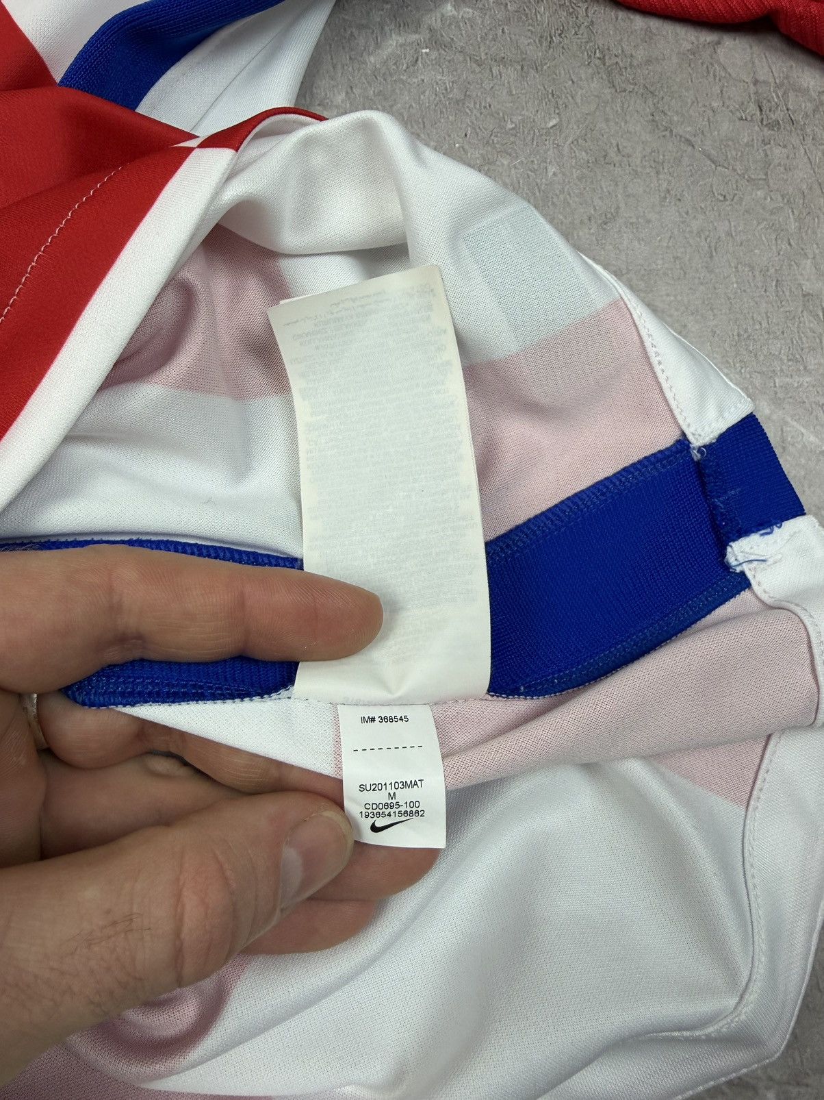 Nike Nike Croatia hns soccer jersey Size M Size US M / EU 48-50 / 2 - 9 Thumbnail