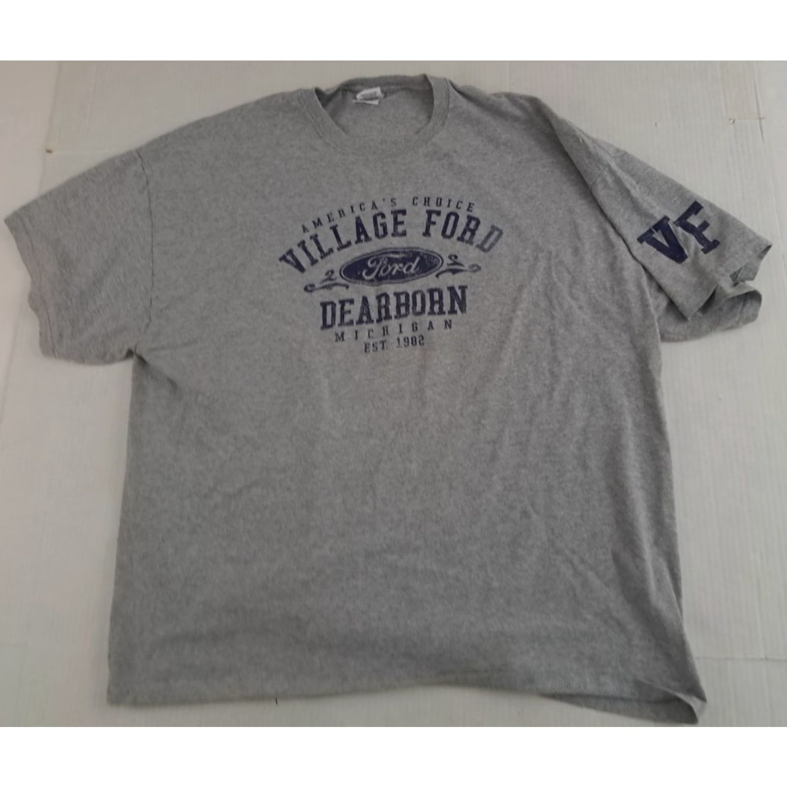 Gildan VINTAGE Village Ford Dearborn Mi. Car Dealer Printed T-Shirt 2XL Gray Cotton Canvas Gildan Heavy Cotton Short Sleeve Crew Neck Unisex Adults Cars 2XL Size US XXL / EU 58 / 5 - 2 Thumbnail