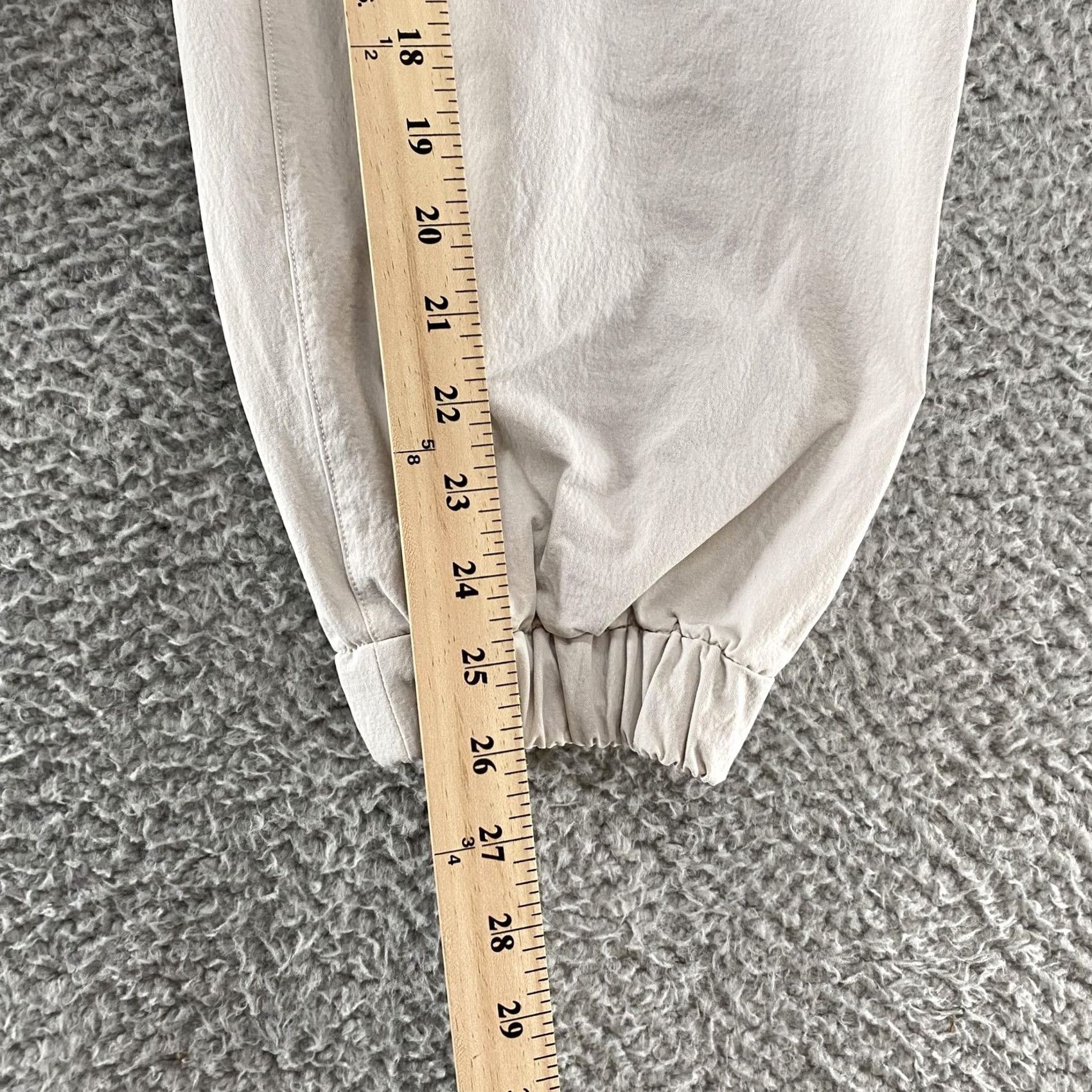 Lululemon Lululemon Cargo Joggers Womens 6 Beige Baggy Elastic Waist Pull On Tapered Nylon Spandex Polyester Lightweight Pockets Logo Size 28" / US 6 / IT 42 - 6 Thumbnail