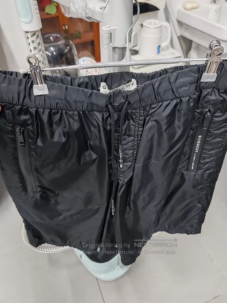 Givenchy Givenchy Black Nylon Shorts Size US 30 / EU 46 - 1 Thumbnail