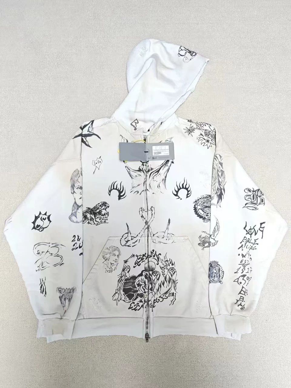 Balenciaga Balenciaga White Tattoo Sketch Zip Hoodie Size XS / US 0-2 / IT 36-38 - 1 Thumbnail