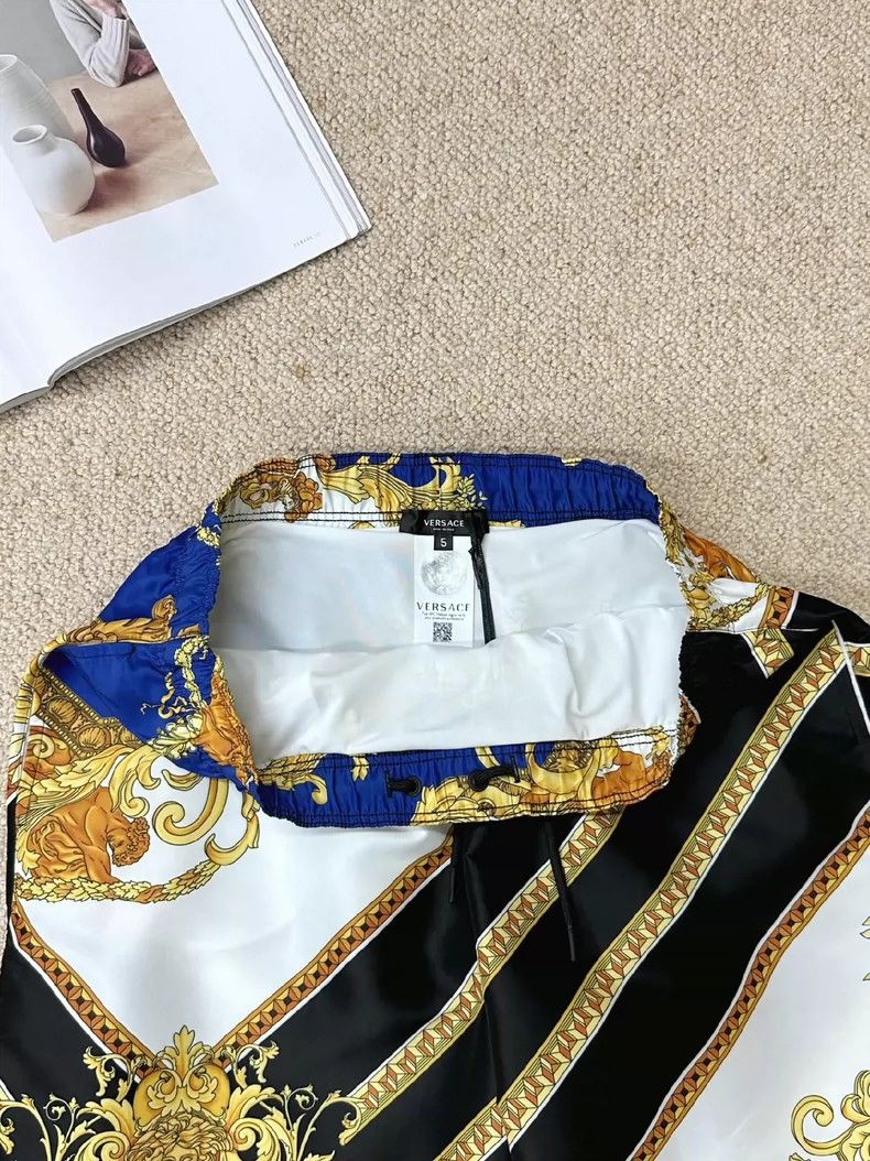 Versace Versace Baroque print casual beach shorts Size US 30 / EU 46 - 4 Thumbnail