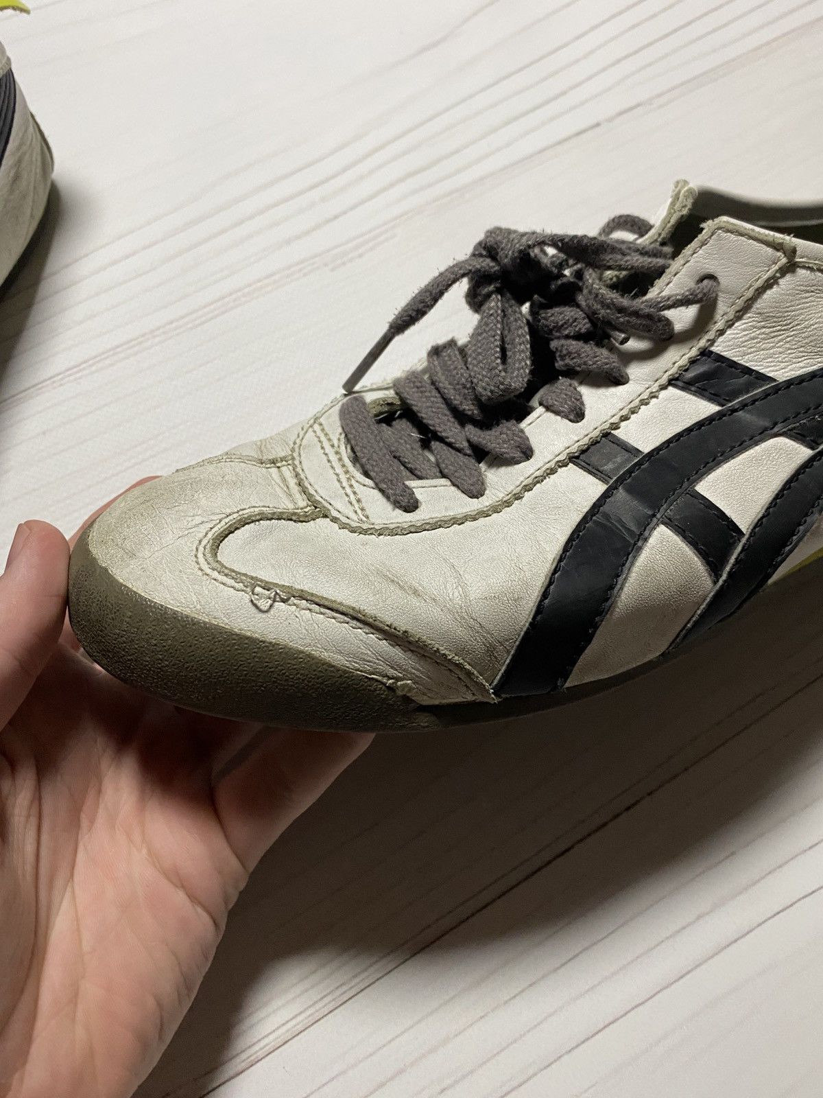 Japanese Brand × Onitsuka Tiger × Vintage Vintage Onitsuka Tiger leather upper worn y2k sneakers Size US 9.5 / EU 42-43 - 9 Thumbnail