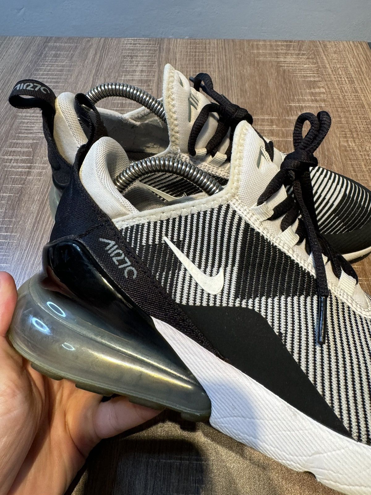 Nike Nike Air Max 270 Sneakers Oreo Low Top 7Y / Women’s Size 8.5 Size US 7 / EU 40 - 7 Thumbnail