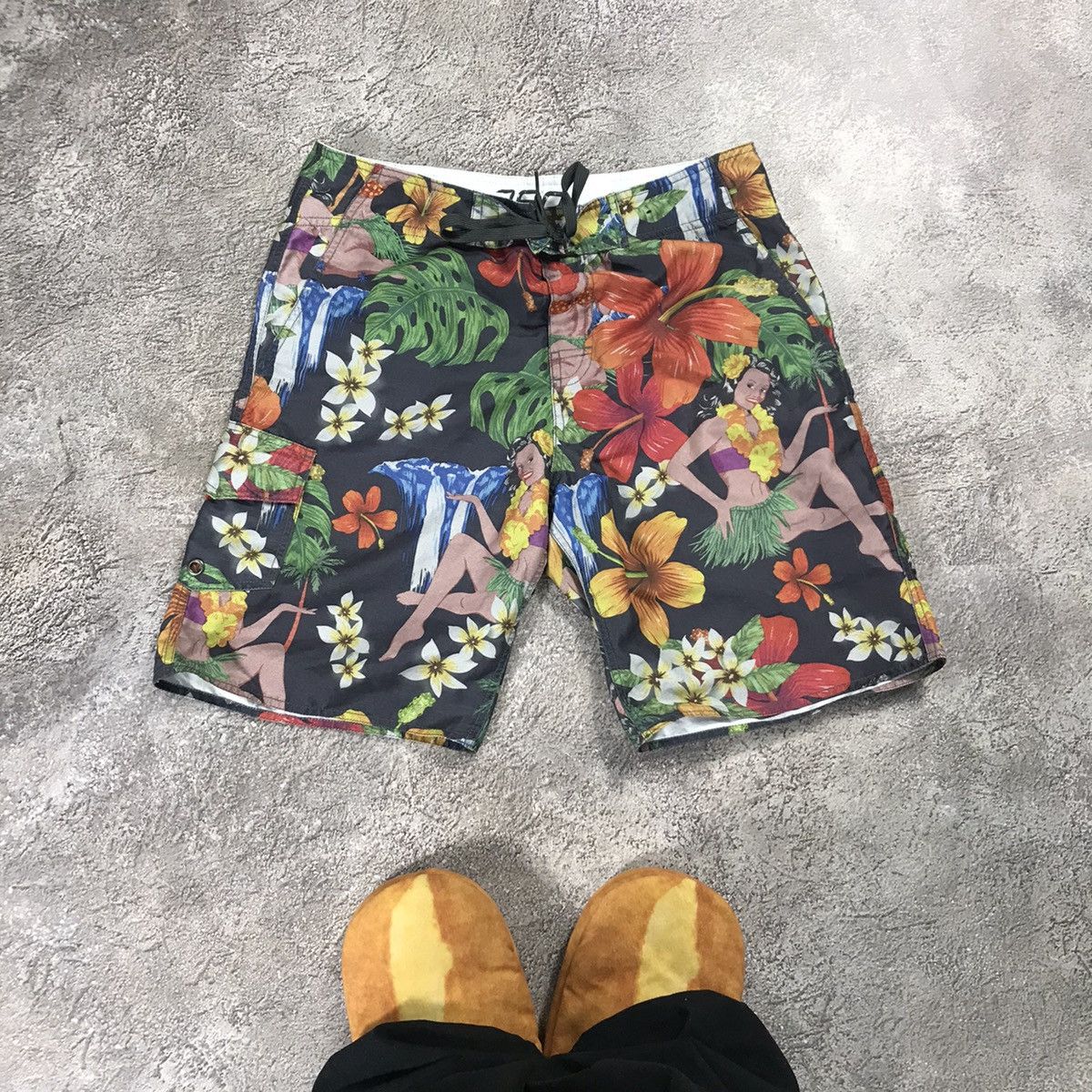 Vintage Vintage Y2K Floral All Over Print Shorts Streetwear Baggy 34 Size US 34 / EU 50 - 1 Thumbnail