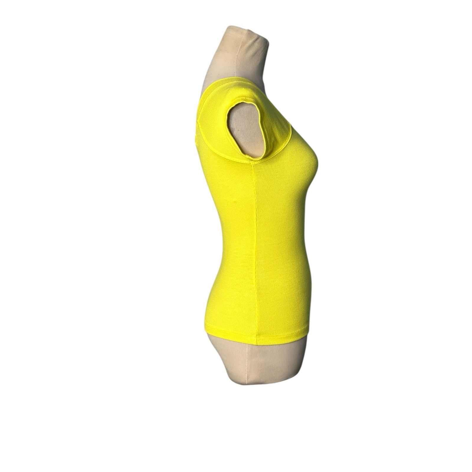 Bdg BDG yellow knit short sleeves v neck fitted top size Small Size S / US 4 / IT 40 - 6 Thumbnail