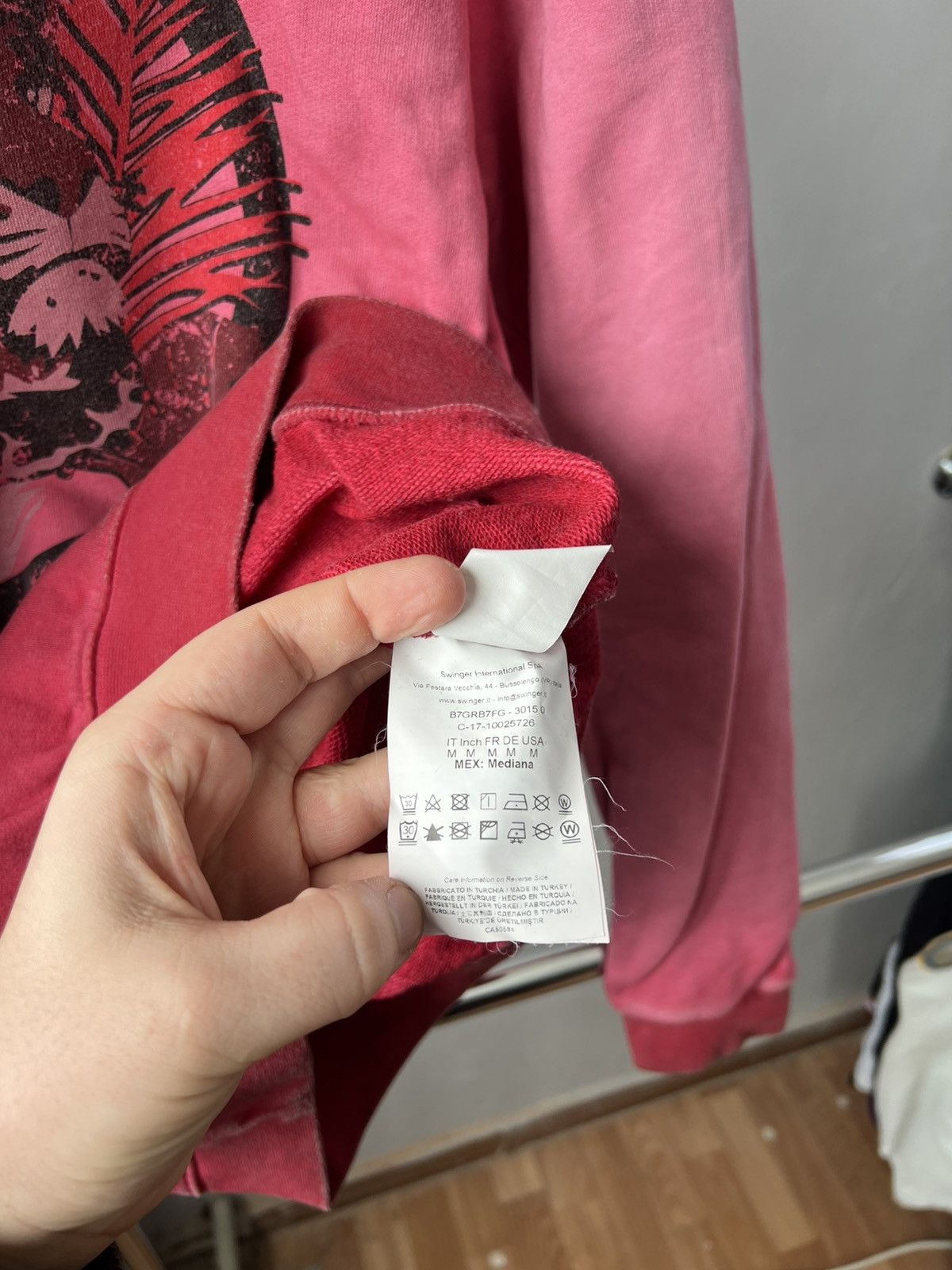 Versace Jeans Couture Versace Jeans MENS PINK BIG LOGO FADED SWEATSHIRT SIZE M Size US M / EU 48-50 / 2 - 16 Thumbnail