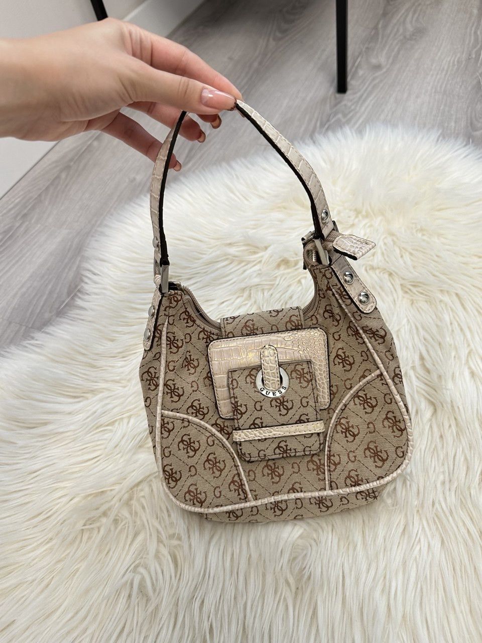 Guess × Japanese Brand × Vintage Rare 🔥🔥 Vintage monogram GUESS hobo bag Size ONE SIZE - 2 Thumbnail