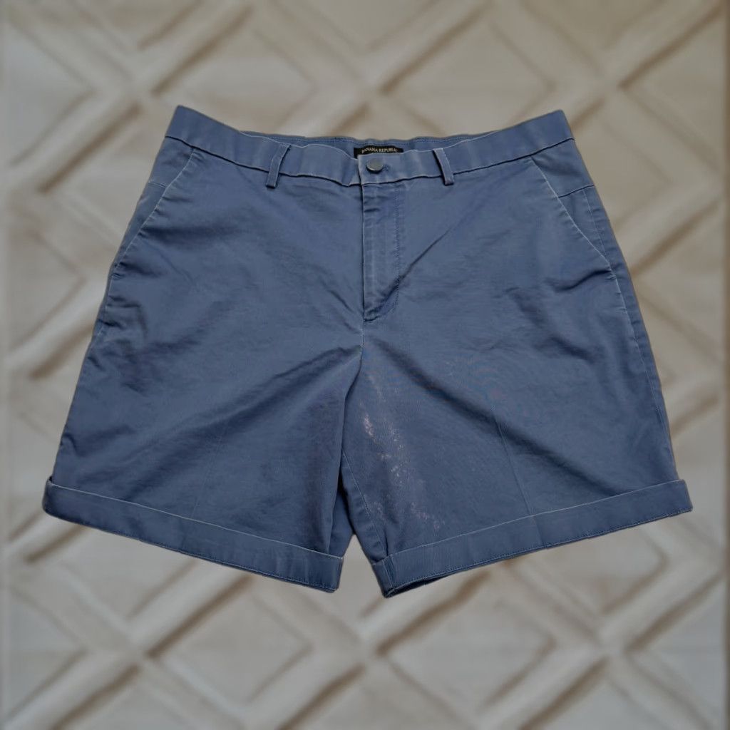 Banana Republic VINTAGE Banana Republic Aiden Chino Shorts Mens 35 Navy Blue Flat Front Casual Preppy 90s Mens Size US 35 - 1 Thumbnail