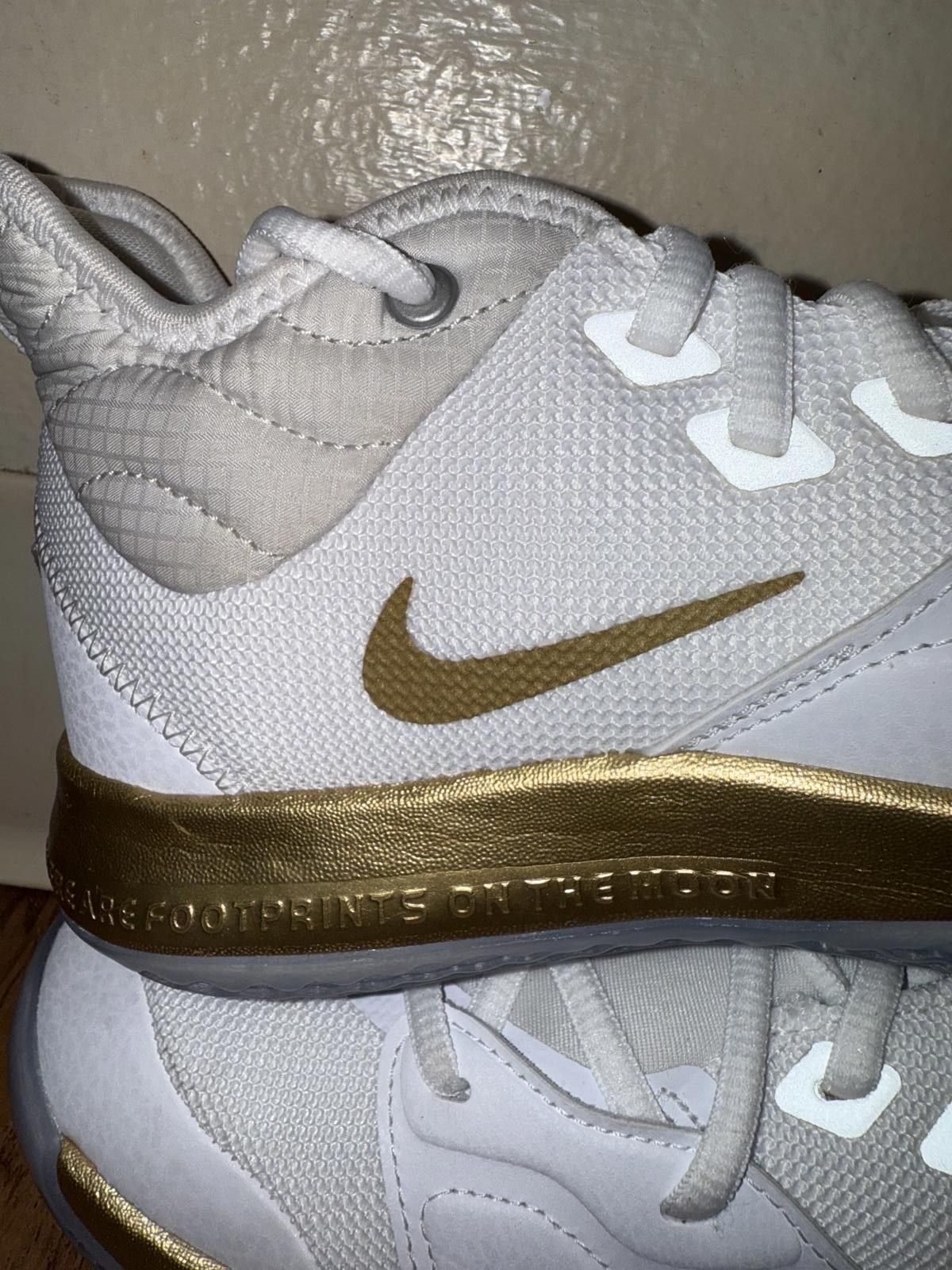 Nike Nike PG3 Nasa White (GS) Size US 6 / EU 39 - 10 Thumbnail