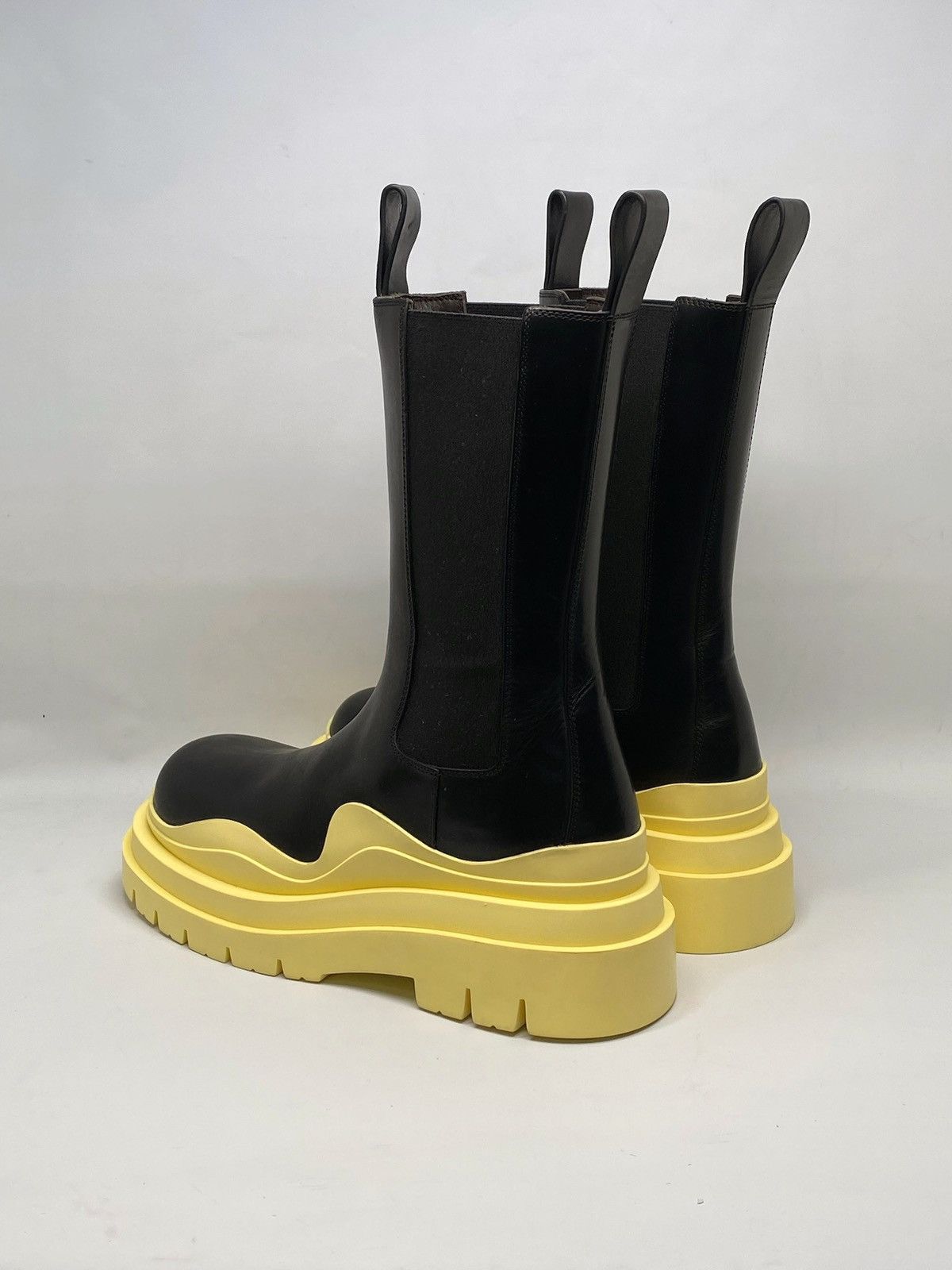 Bottega Veneta Bottega Veneta Leather Tire Chelsea Boots size 37 Size US 7 / IT 37 - 7 Thumbnail