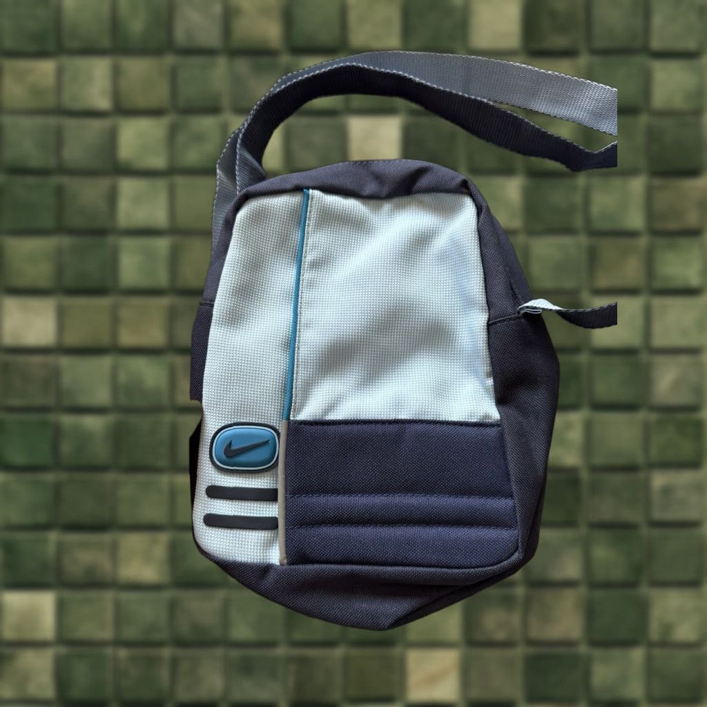 Nike VINTAGE Nike 2000'S SHOULDER BAG Crossbody OS Unisex Adults Blue Polyester 2000 NIKE 2000 Size ONE SIZE - 1 Thumbnail