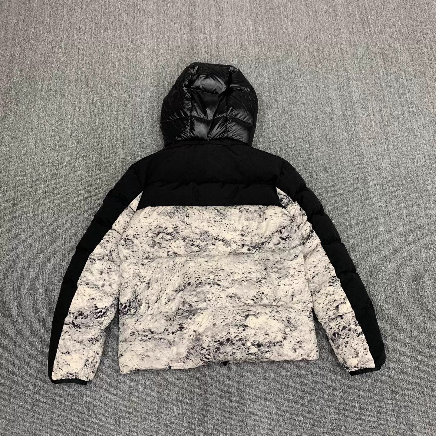 Moncler MONCLER black moon print down jacket US 2 9/10 Size US M / EU 48-50 / 2 - 2 Thumbnail