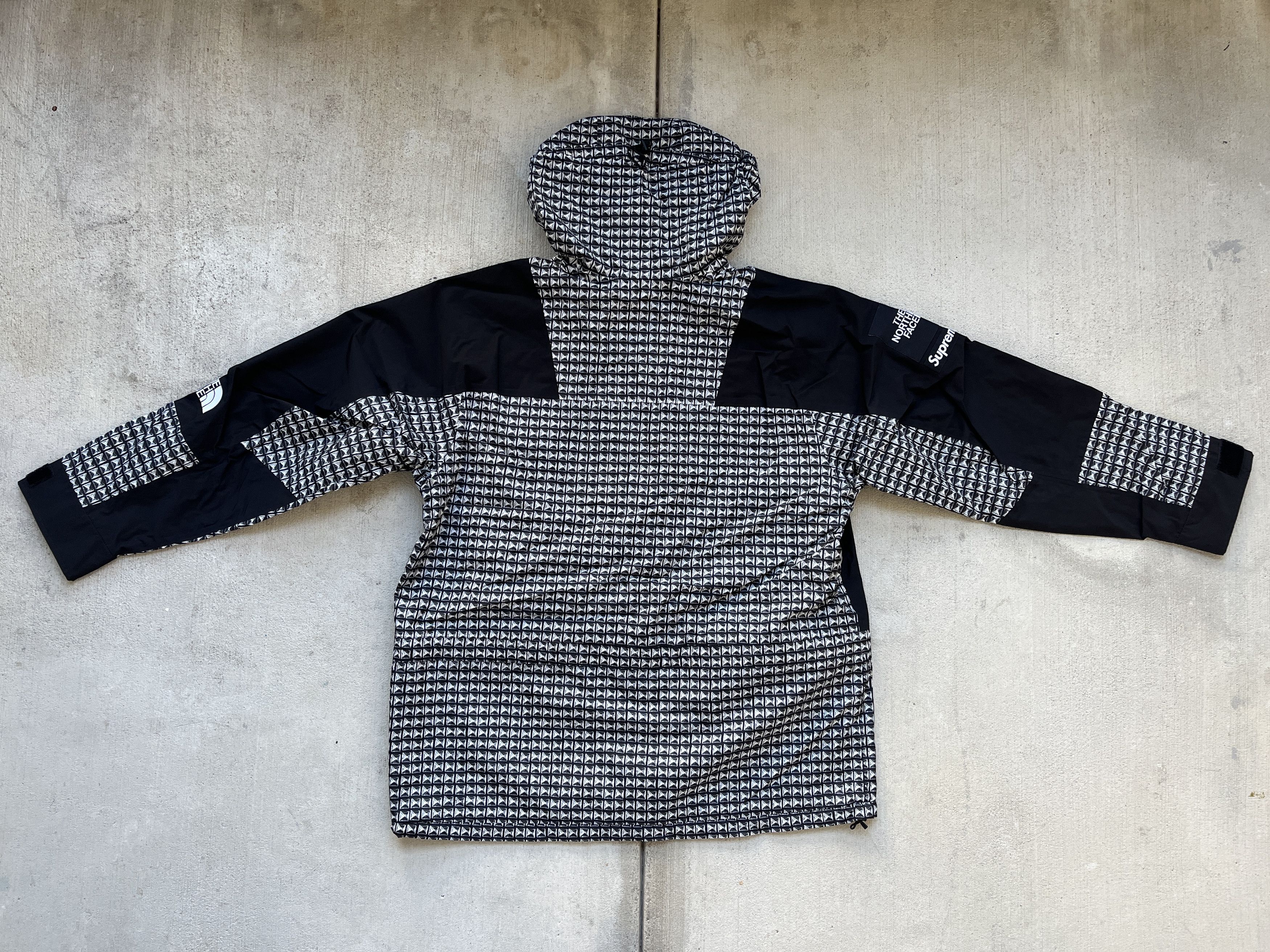 Supreme × The North Face Supreme x TNF Studded Mountain Light Jacket SS21 Size US XL / EU 56 / 4 - 5 Thumbnail