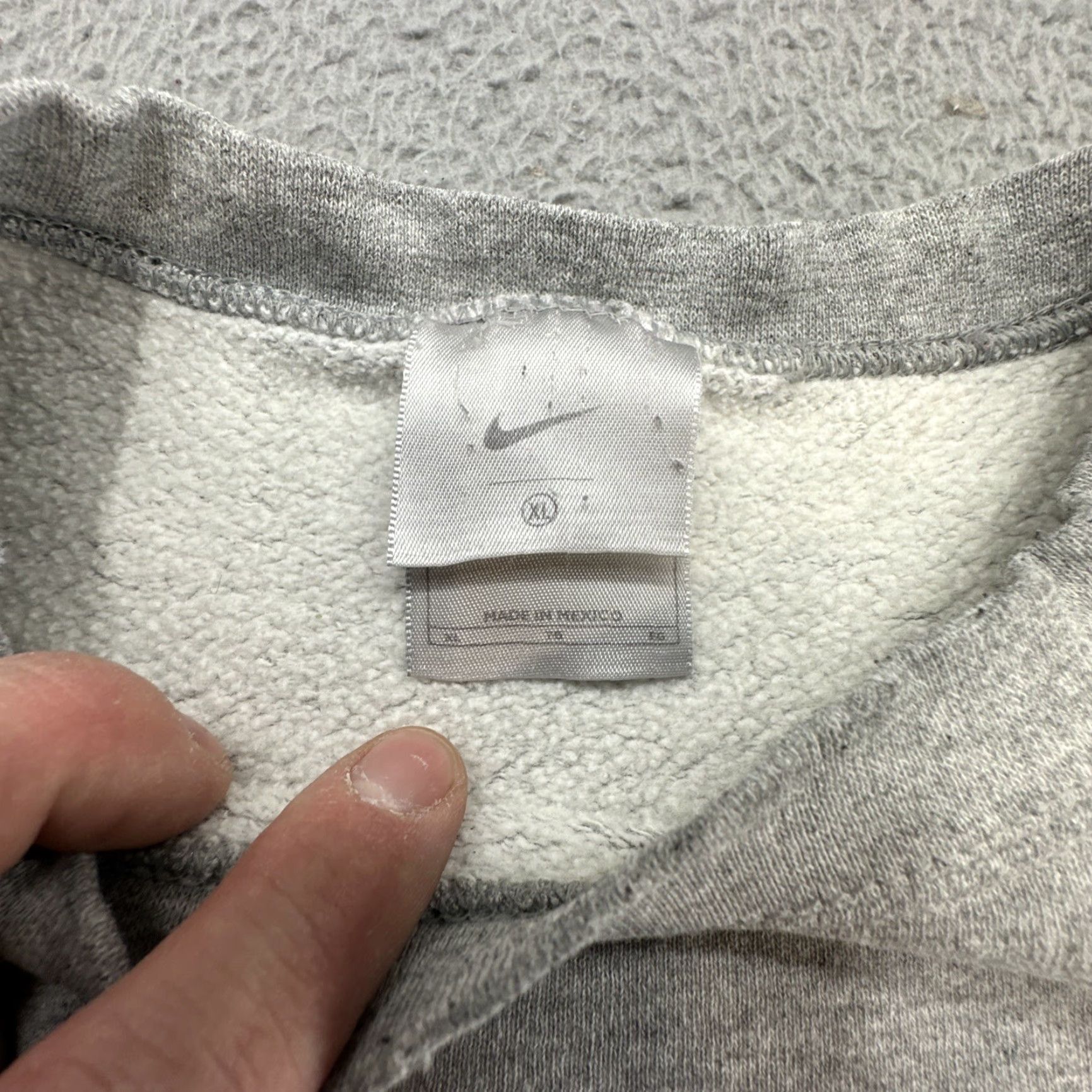 Nike VINTAGE Nike Gray Crewneck Sweatshirt XL Men Yellow Silver Tag Mini Swoosh 2000s Y2K Pullover Size US XL / EU 56 / 4 - 3 Thumbnail