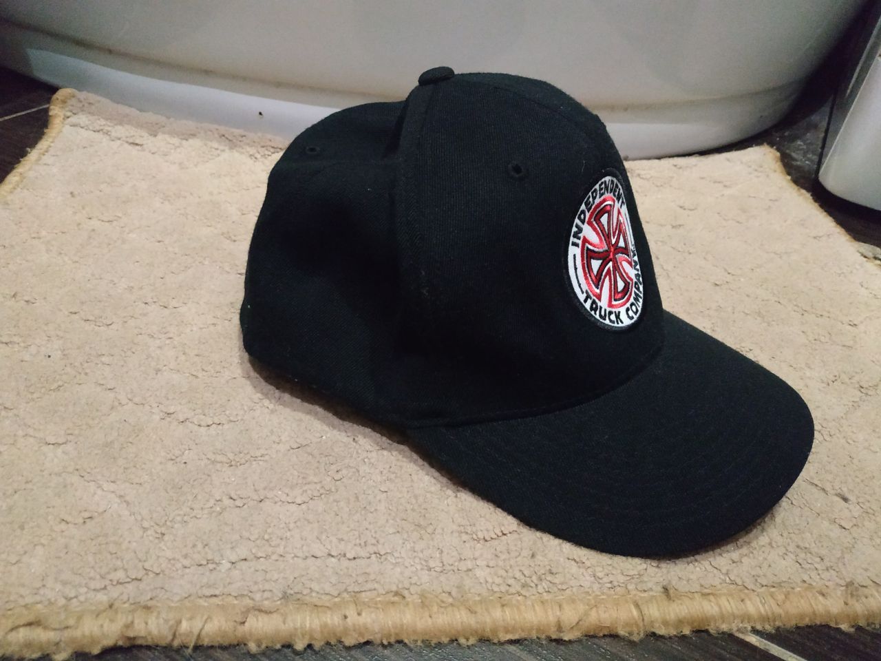 Italia Independent Independent Truck Co. Cross Logo Flexfit Hat Black/Red Size ONE SIZE - 9 Thumbnail