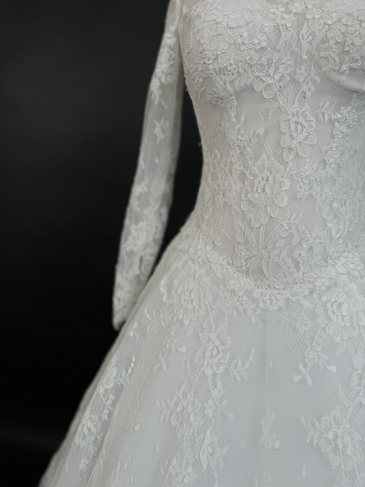 Other Preloved US 8-10 Anna Augusta French Corded Lace Bridal Gown Size L / US 10 / IT 46 - 6 Thumbnail