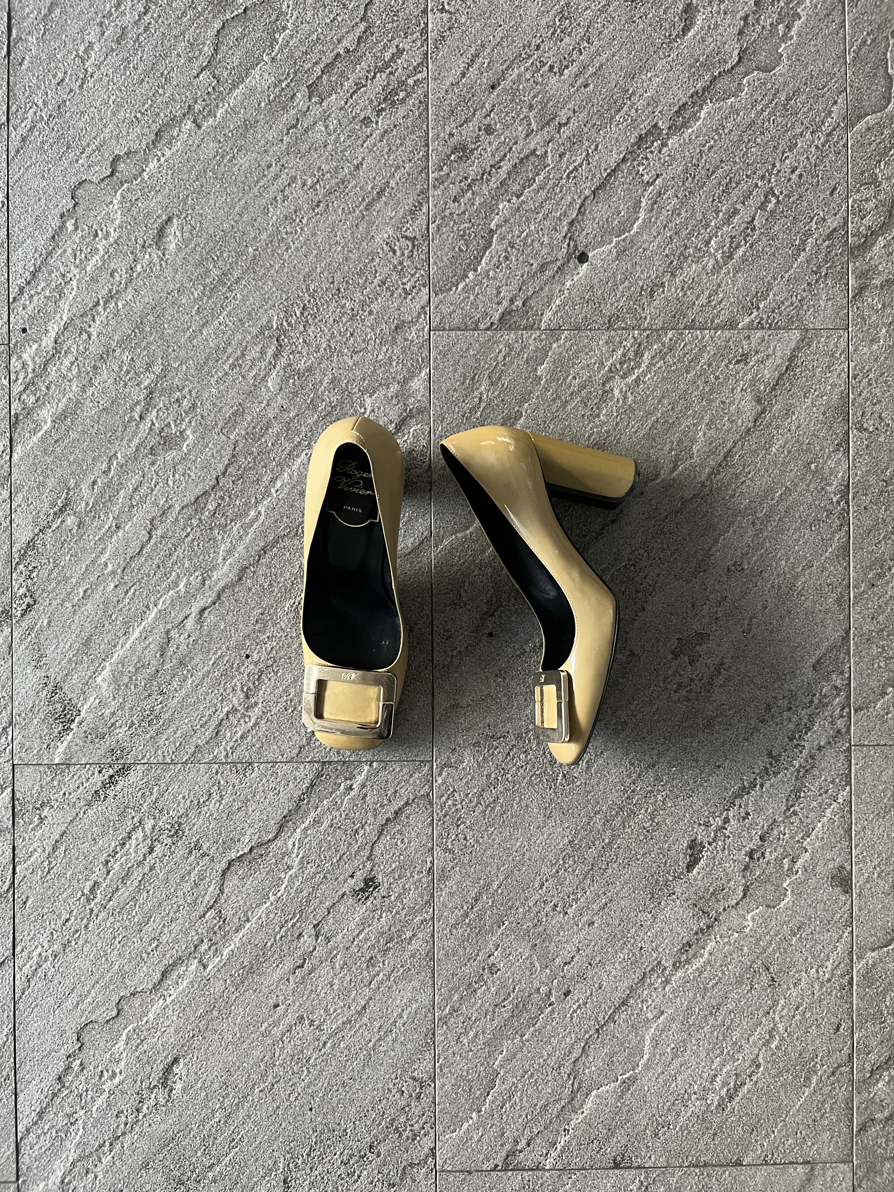 Roger Vivier Roger Vivier Belle Vivier Beige Patent Block Heel 35.5 Size US 5.5 / IT 35.5 - 1 Thumbnail