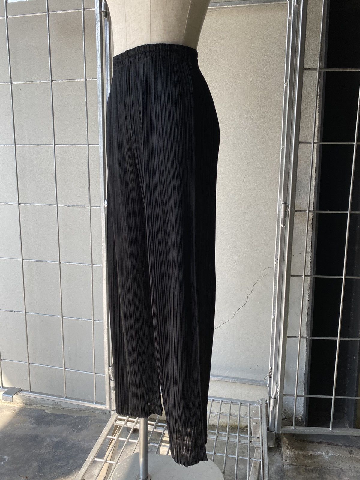 Pleats Please Issey Miyake Pleats Please Black Pleated Pants. Size 26" / US 2 / IT 38 - 18 Thumbnail