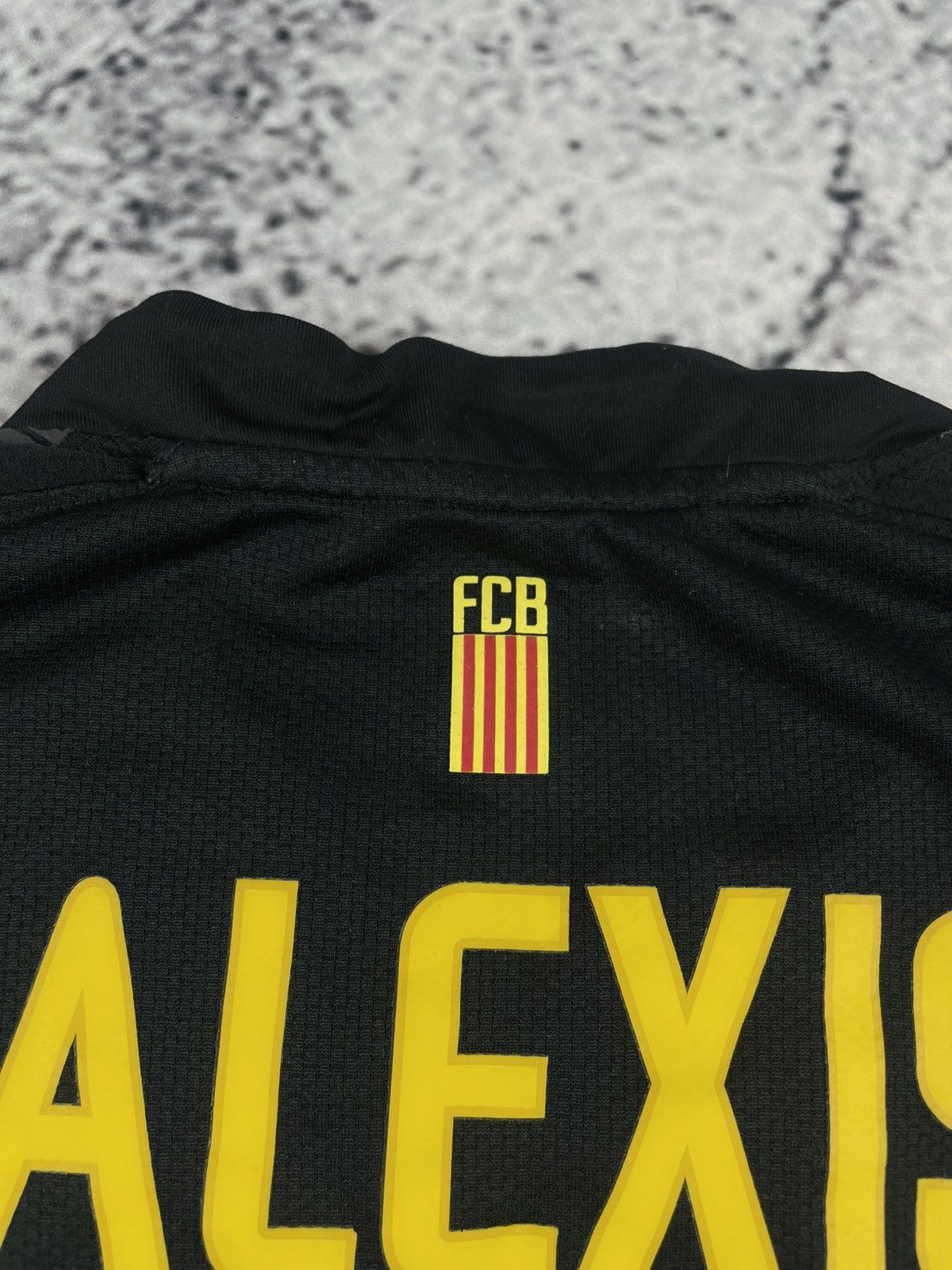 Nike Nike L FC Barcelona 11/12 Away Jersey Alexis Sánchez OG Size US L / EU 52-54 / 3 - 19 Thumbnail
