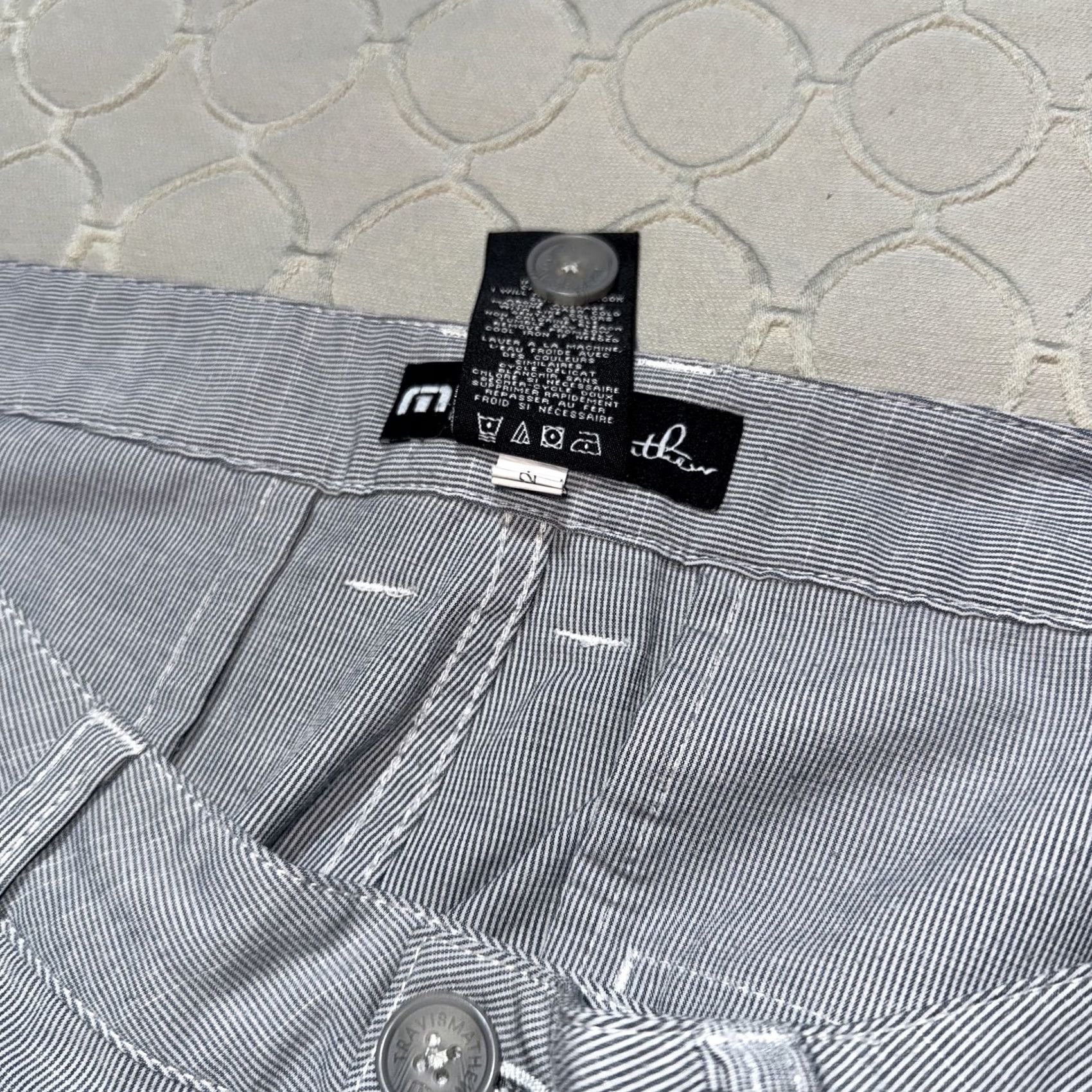 TravisMathew TravisMathew Shorts Mens 33 Gray Stripe Lightweight Casual Golf Chino Summer Size US 33 - 5 Thumbnail